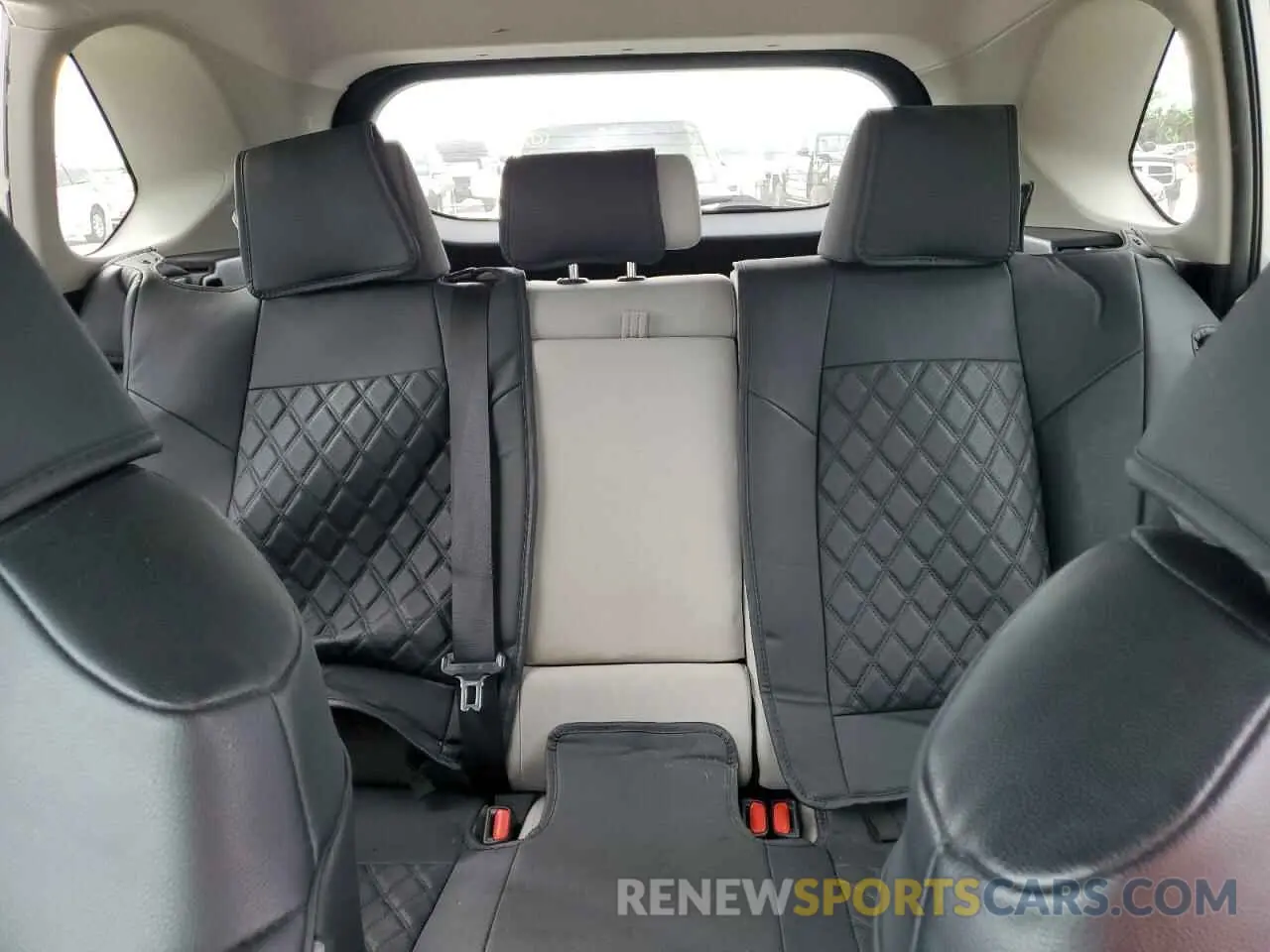 10 Photograph of a damaged car 2T3W1RFV9KW046634 TOYOTA RAV4 2019