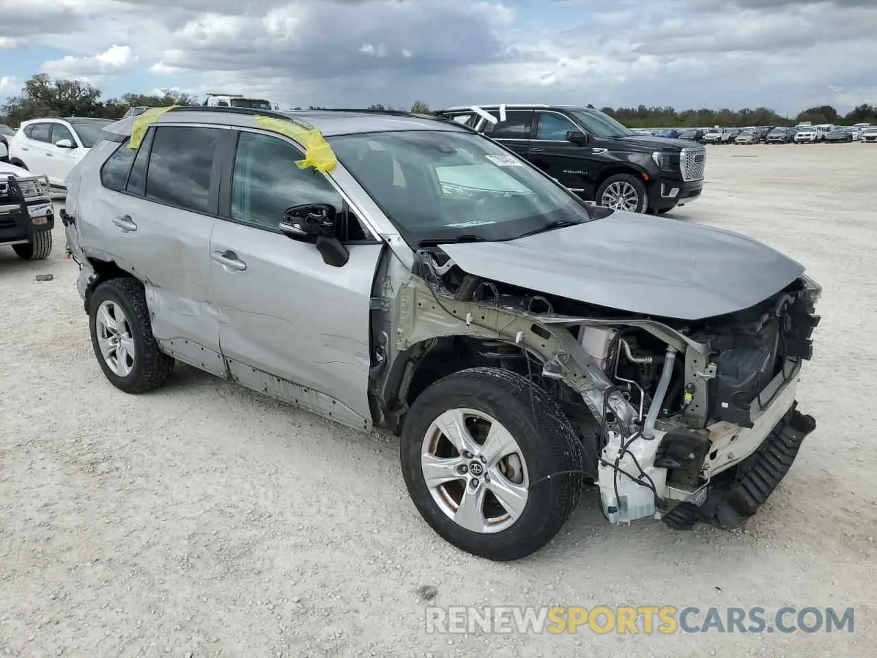 4 Photograph of a damaged car 2T3W1RFV9KW046634 TOYOTA RAV4 2019