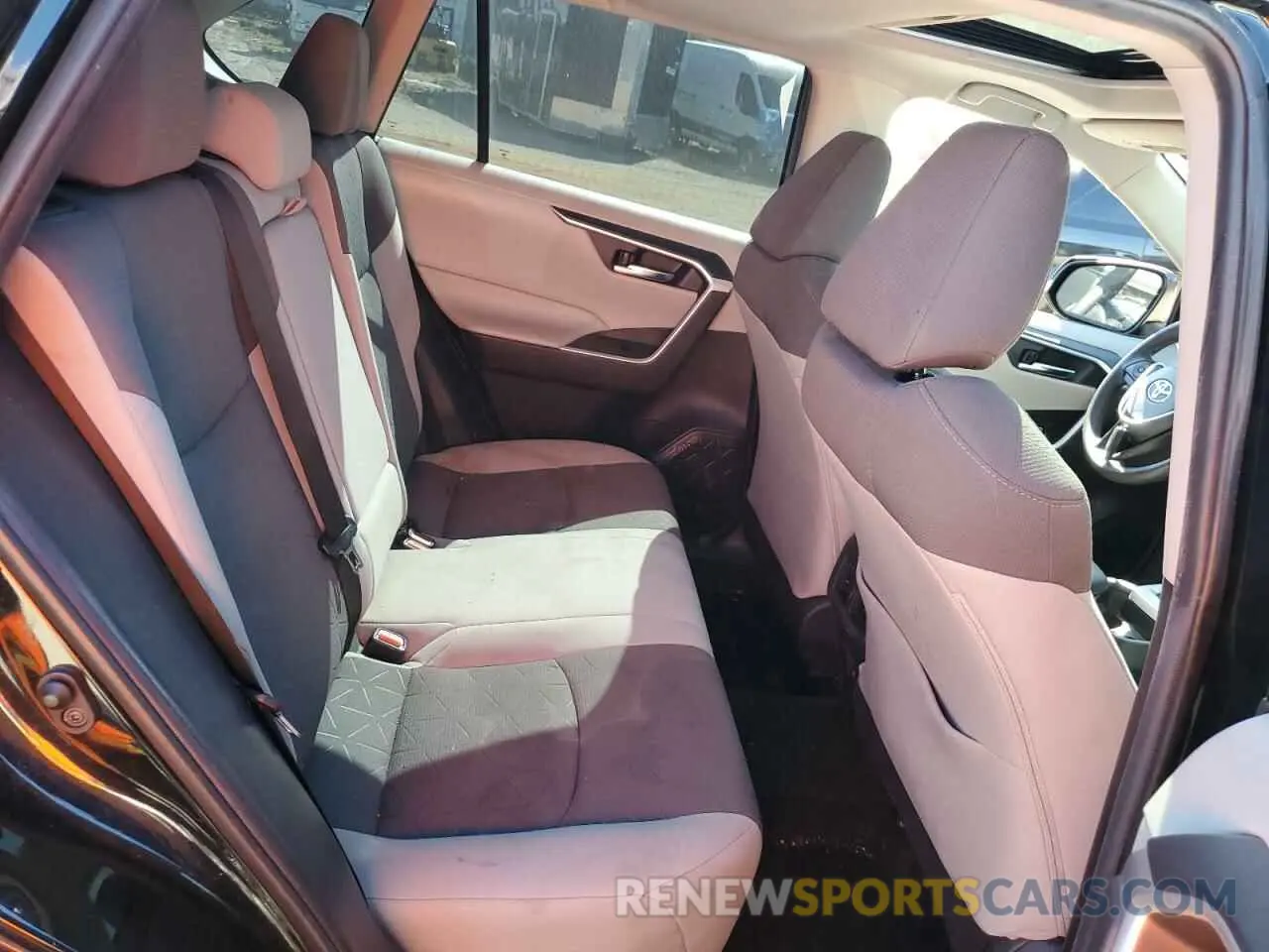 11 Photograph of a damaged car 2T3W1RFV9KW052336 TOYOTA RAV4 2019