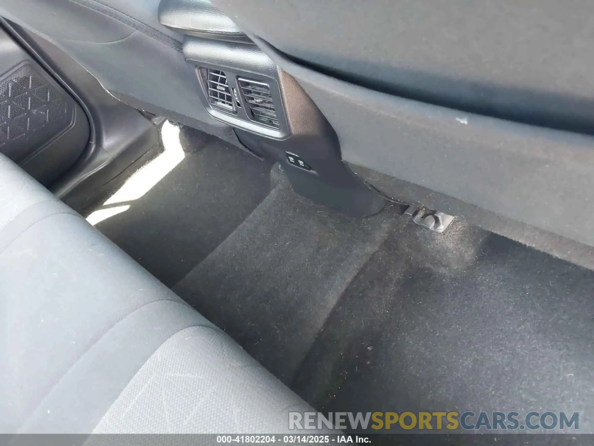 8 Photograph of a damaged car 2T3W1RFVXKC023834 TOYOTA RAV4 2019