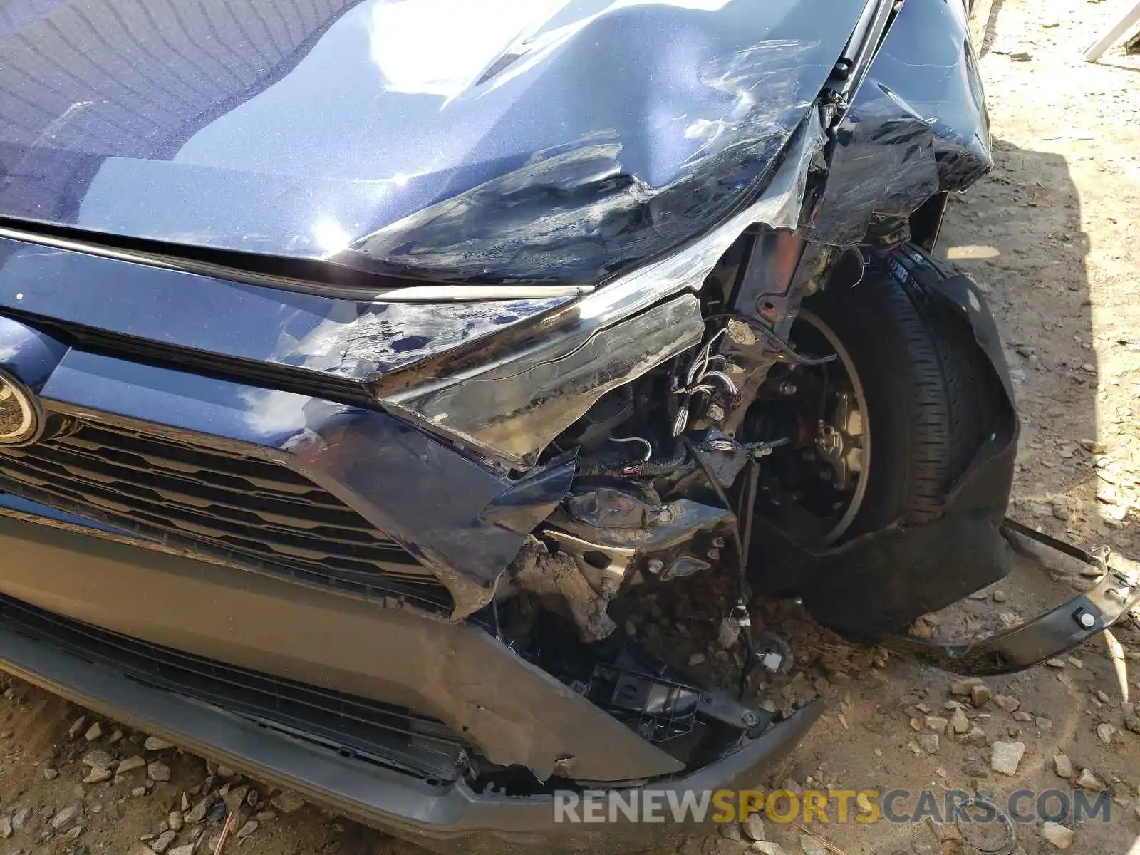 9 Photograph of a damaged car 2T3W1RFVXKC025602 TOYOTA RAV4 2019