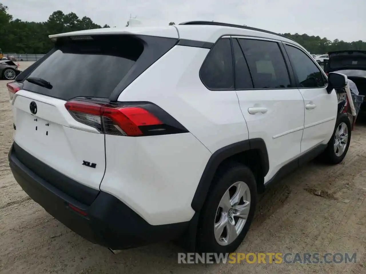 4 Photograph of a damaged car 2T3W1RFVXKW004344 TOYOTA RAV4 2019