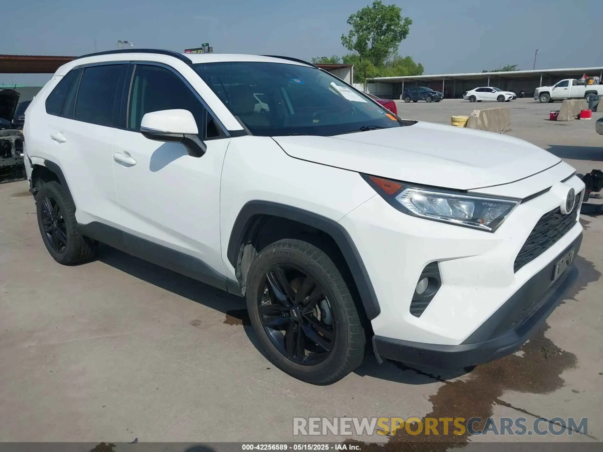 1 Photograph of a damaged car 2T3W1RFVXKW009348 TOYOTA RAV4 2019