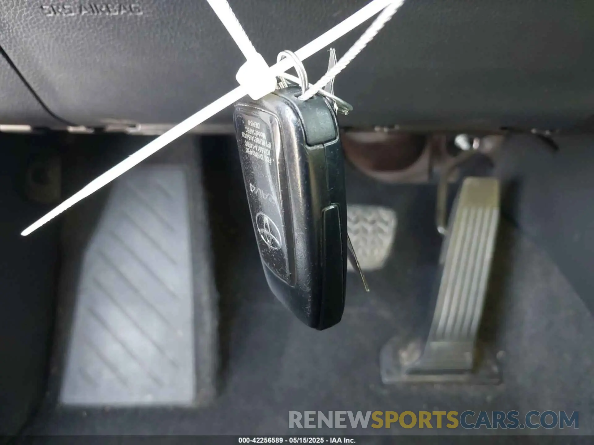 11 Photograph of a damaged car 2T3W1RFVXKW009348 TOYOTA RAV4 2019