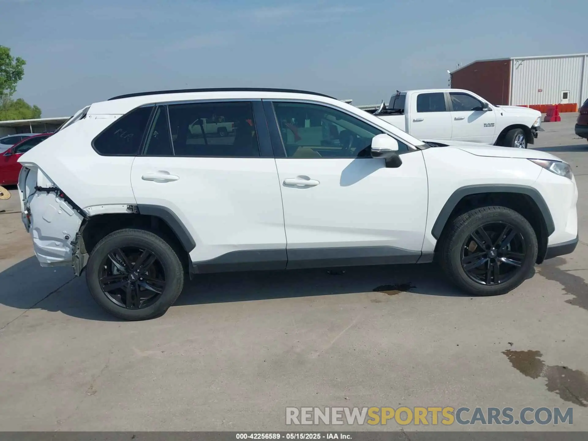 14 Photograph of a damaged car 2T3W1RFVXKW009348 TOYOTA RAV4 2019