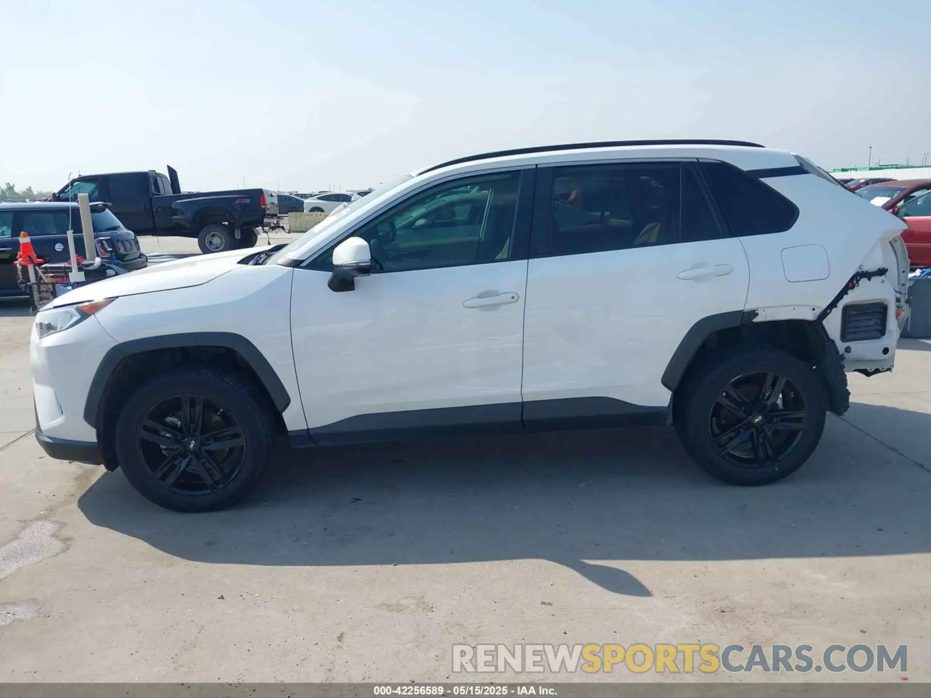 15 Photograph of a damaged car 2T3W1RFVXKW009348 TOYOTA RAV4 2019