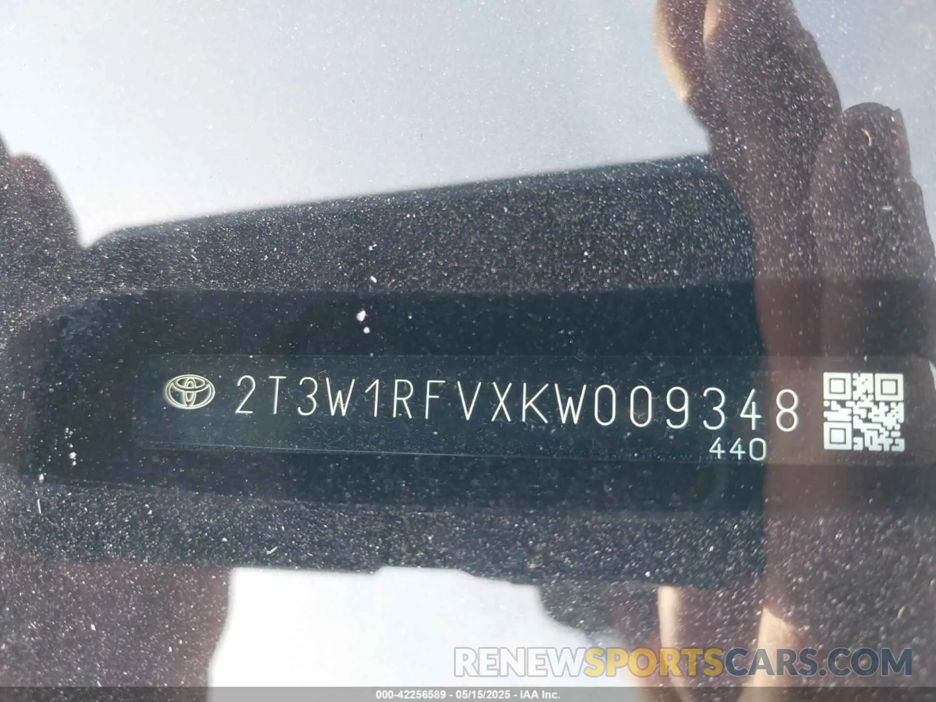 18 Photograph of a damaged car 2T3W1RFVXKW009348 TOYOTA RAV4 2019