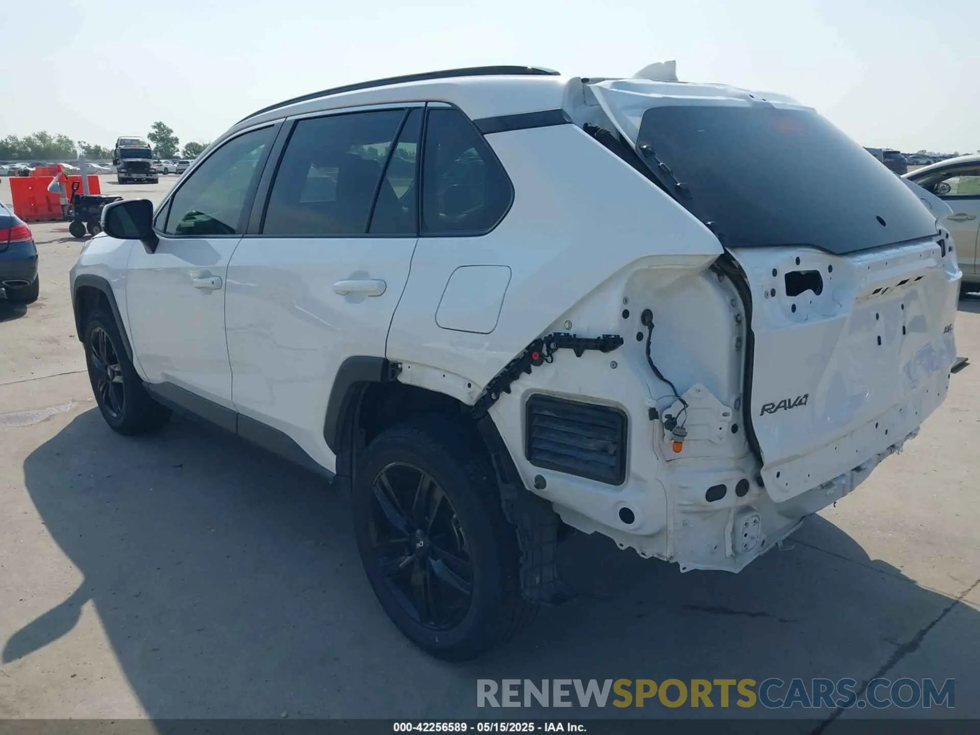 3 Photograph of a damaged car 2T3W1RFVXKW009348 TOYOTA RAV4 2019