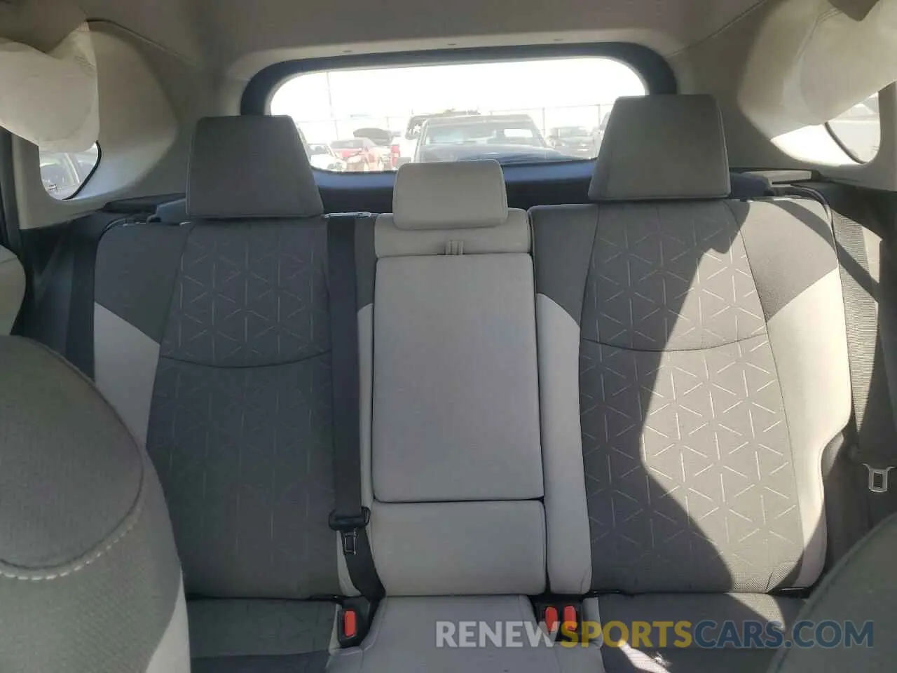 10 Photograph of a damaged car 2T3W1RFVXKW012895 TOYOTA RAV4 2019