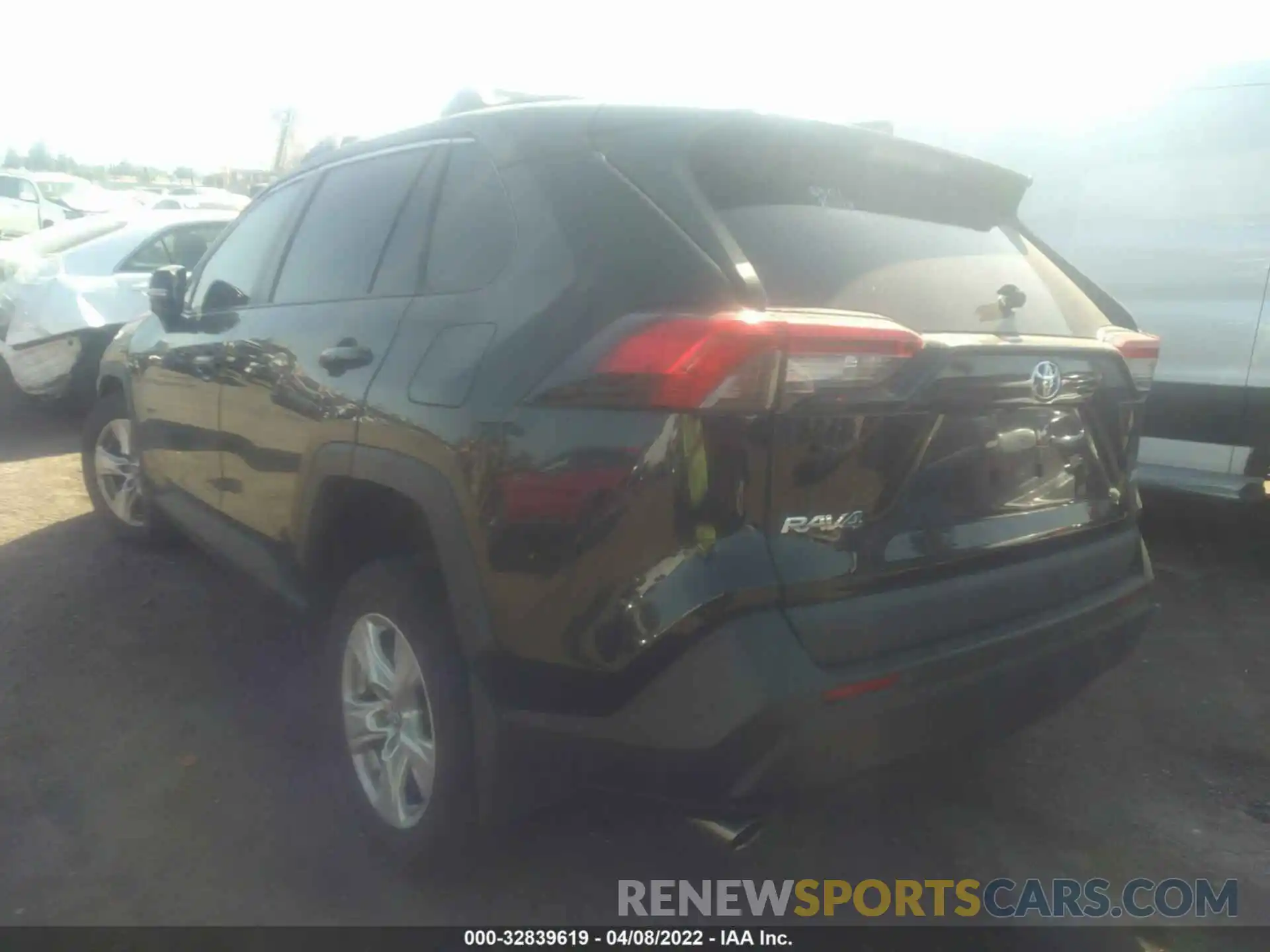 3 Photograph of a damaged car 2T3W1RFVXKW043838 TOYOTA RAV4 2019