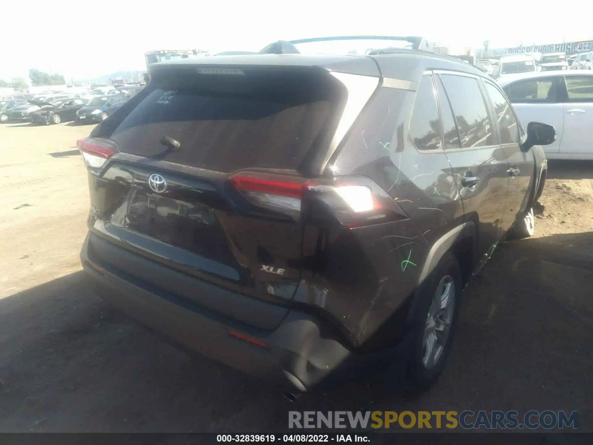 4 Photograph of a damaged car 2T3W1RFVXKW043838 TOYOTA RAV4 2019