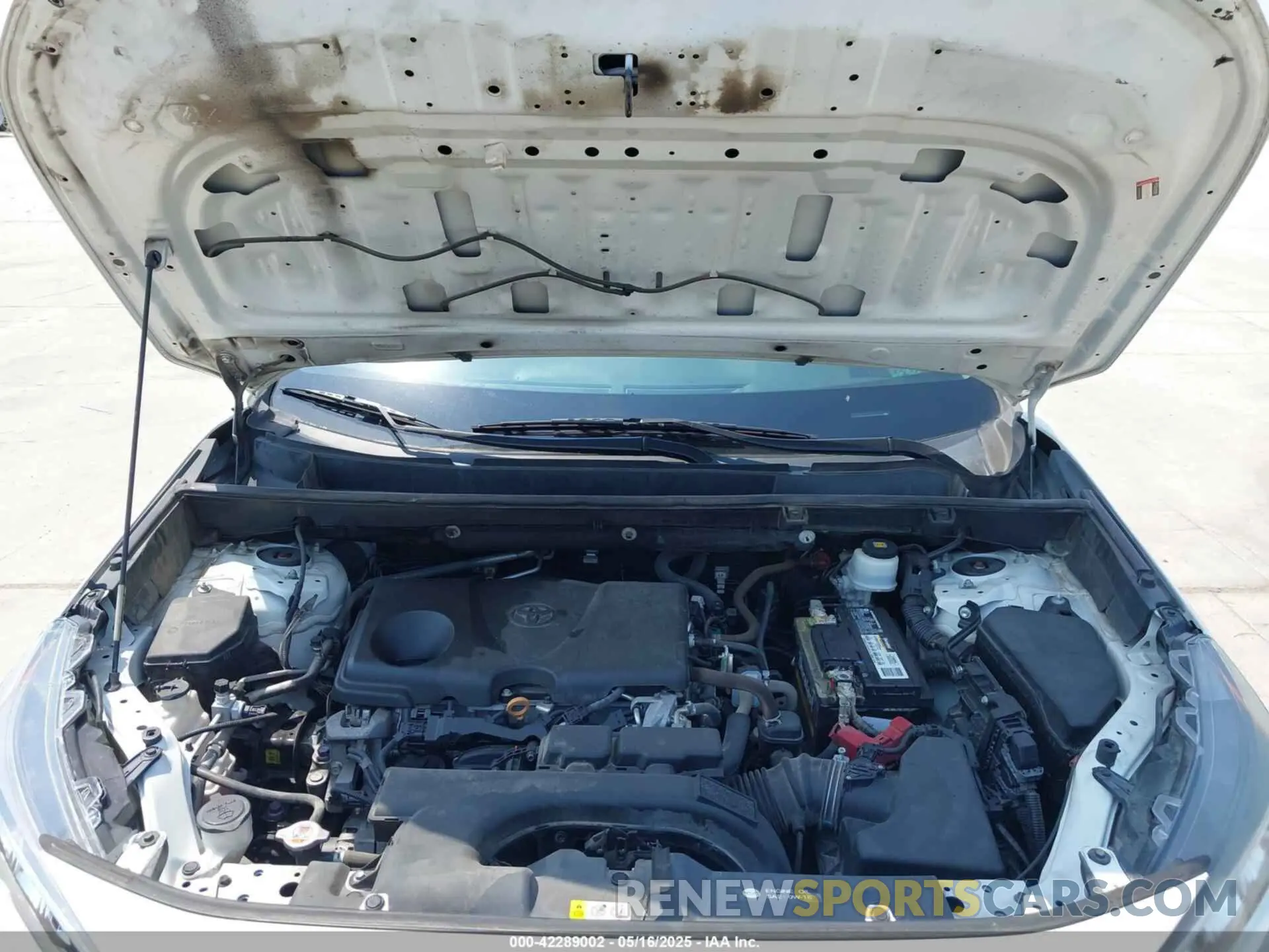 10 Photograph of a damaged car 2T3Y1RFV0KC006727 TOYOTA RAV4 2019
