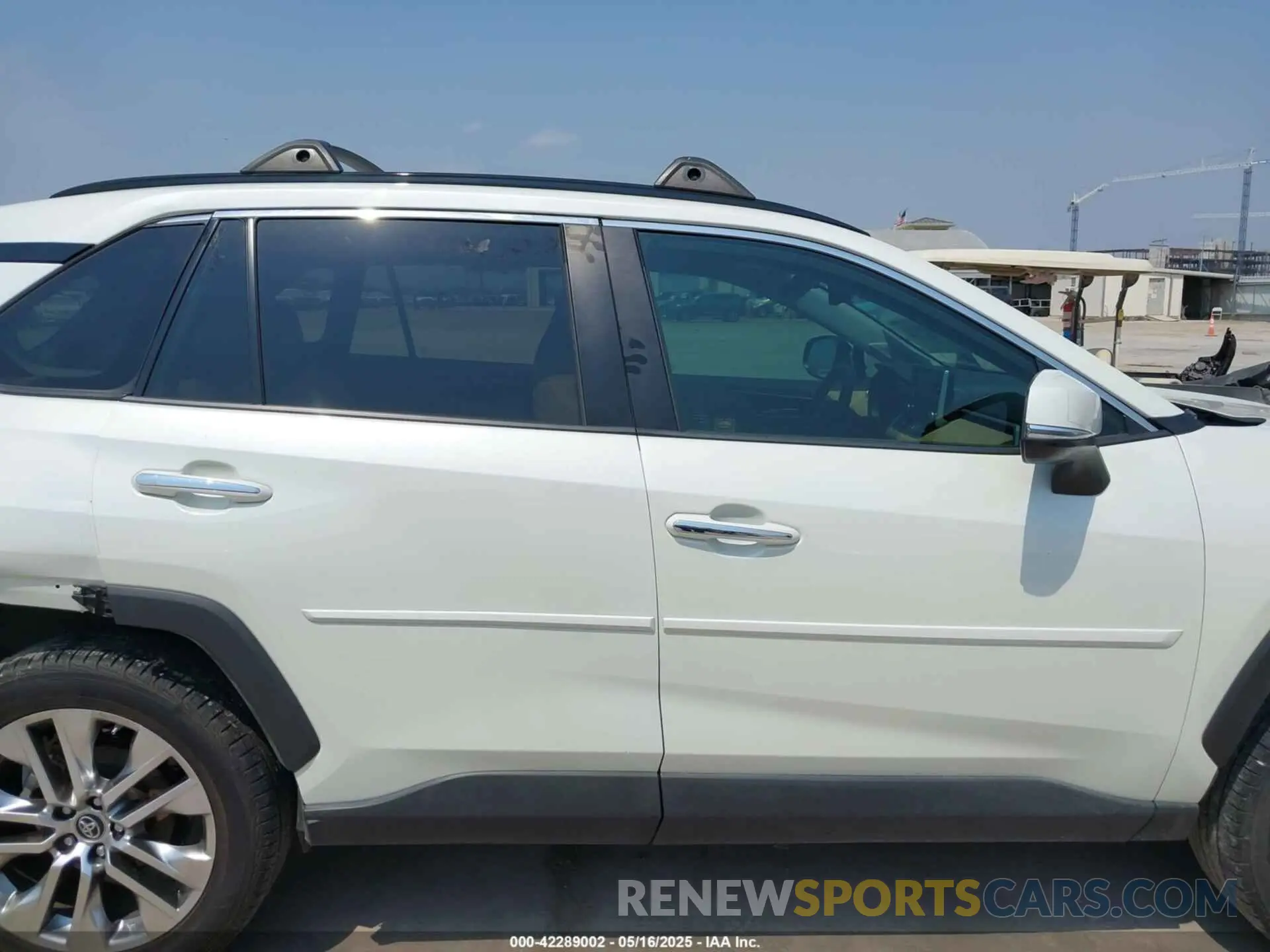 14 Photograph of a damaged car 2T3Y1RFV0KC006727 TOYOTA RAV4 2019