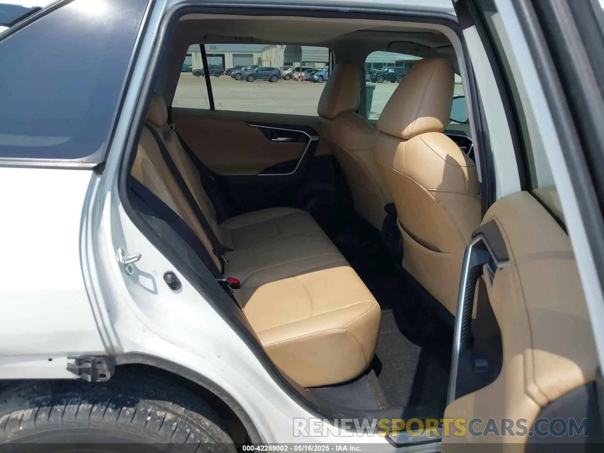 8 Photograph of a damaged car 2T3Y1RFV0KC006727 TOYOTA RAV4 2019