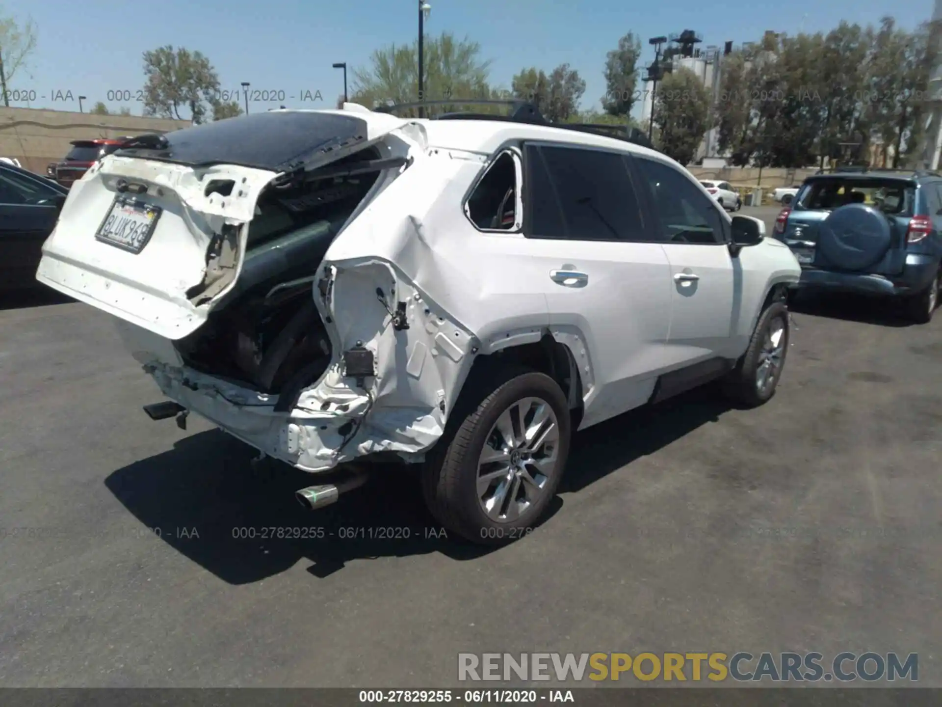 4 Photograph of a damaged car 2T3Y1RFV0KC008526 TOYOTA RAV4 2019