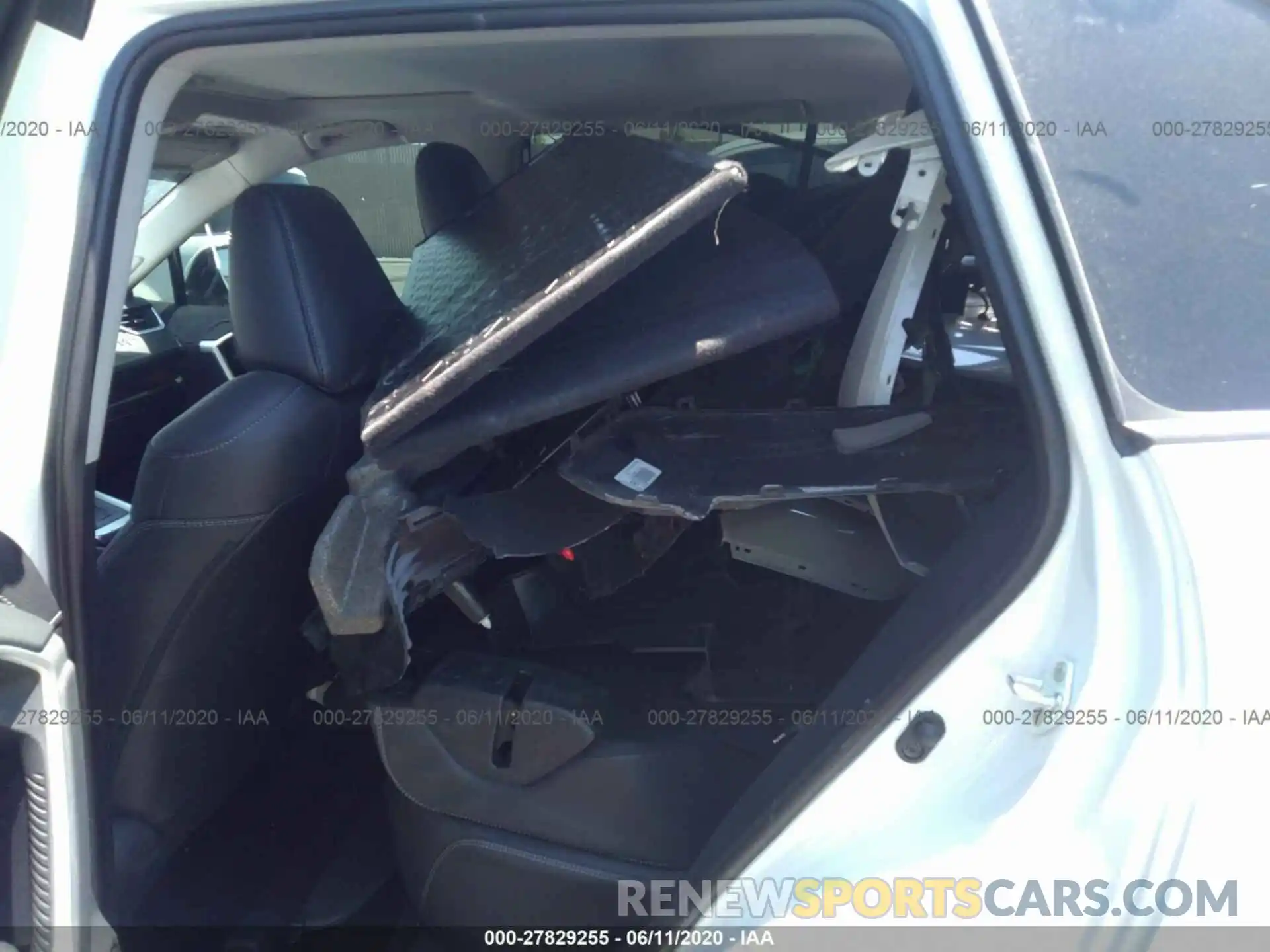 8 Photograph of a damaged car 2T3Y1RFV0KC008526 TOYOTA RAV4 2019