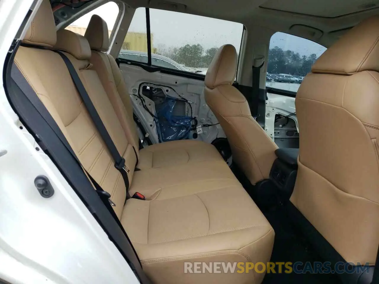11 Photograph of a damaged car 2T3Y1RFV0KC033135 TOYOTA RAV4 2019