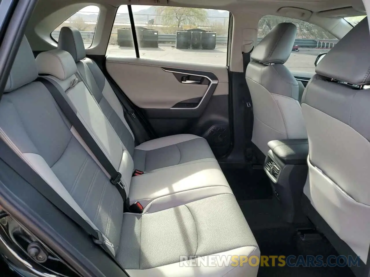11 Photograph of a damaged car 2T3Y1RFV0KW007889 TOYOTA RAV4 2019