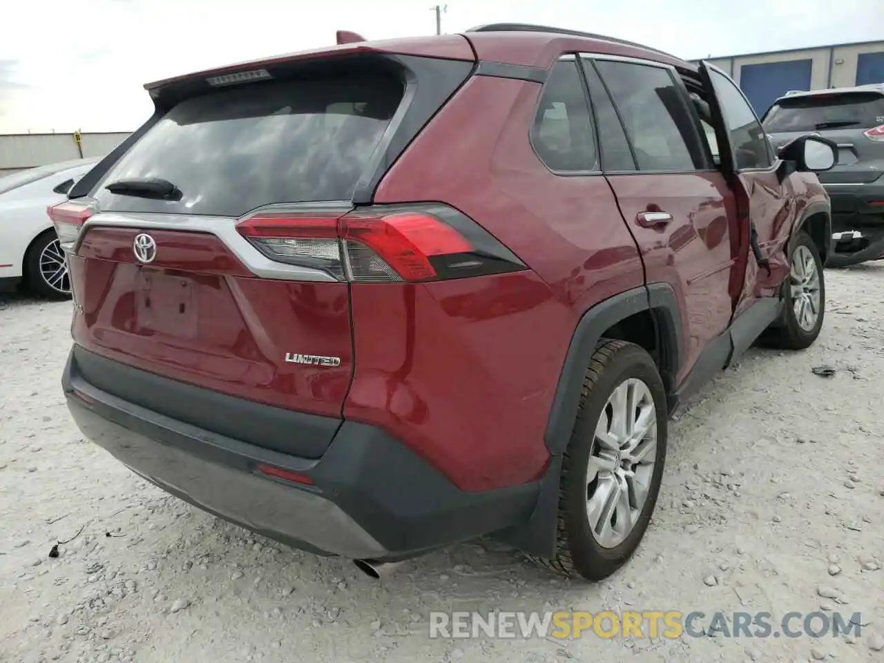 4 Photograph of a damaged car 2T3Y1RFV0KW033070 TOYOTA RAV4 2019