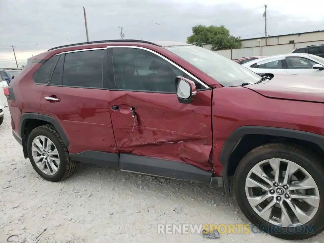 9 Photograph of a damaged car 2T3Y1RFV0KW033070 TOYOTA RAV4 2019