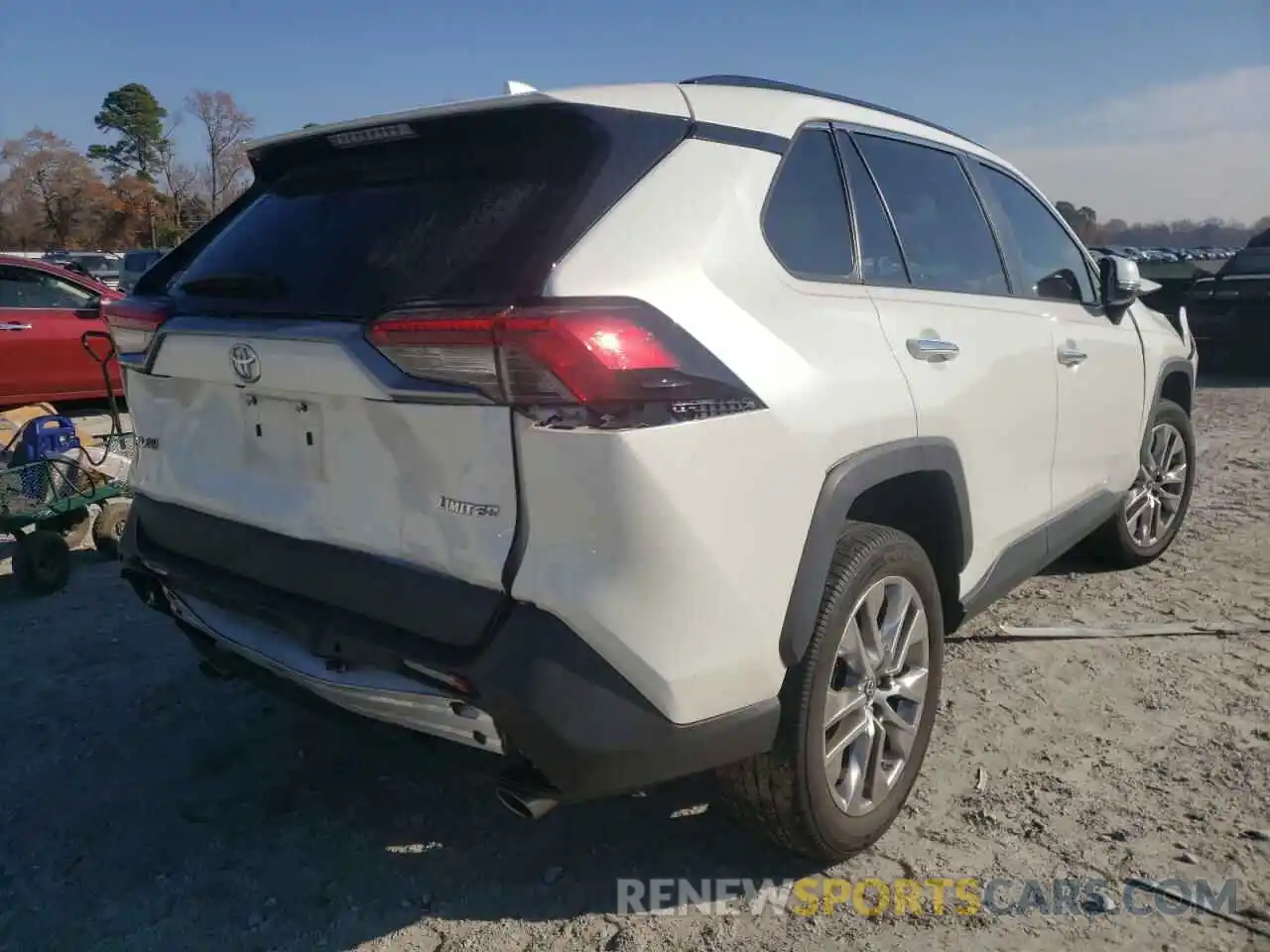 4 Photograph of a damaged car 2T3Y1RFV1KC008423 TOYOTA RAV4 2019