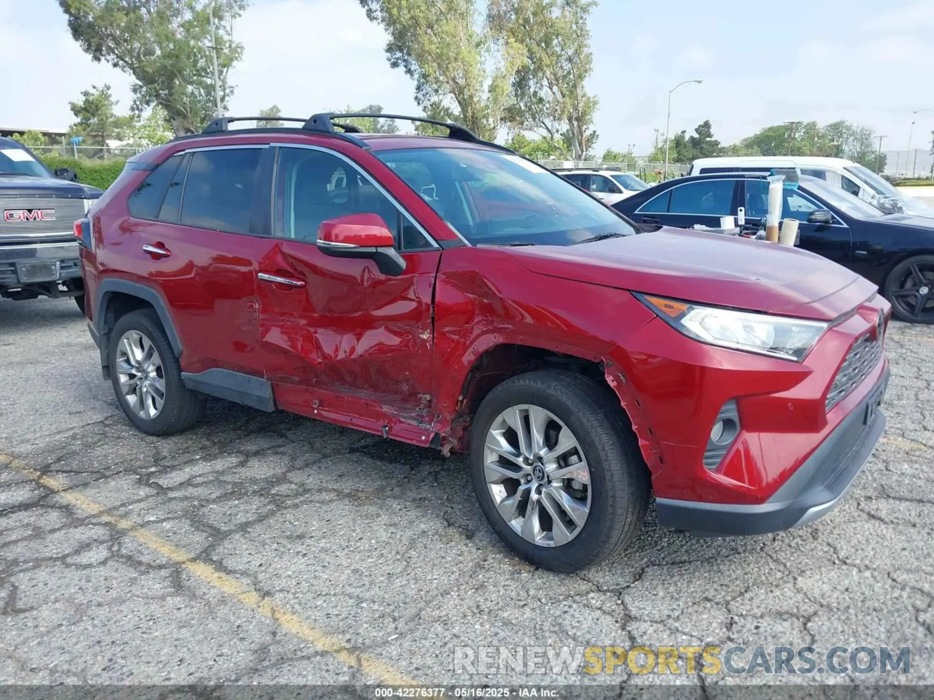 1 Photograph of a damaged car 2T3Y1RFV1KC019924 TOYOTA RAV4 2019