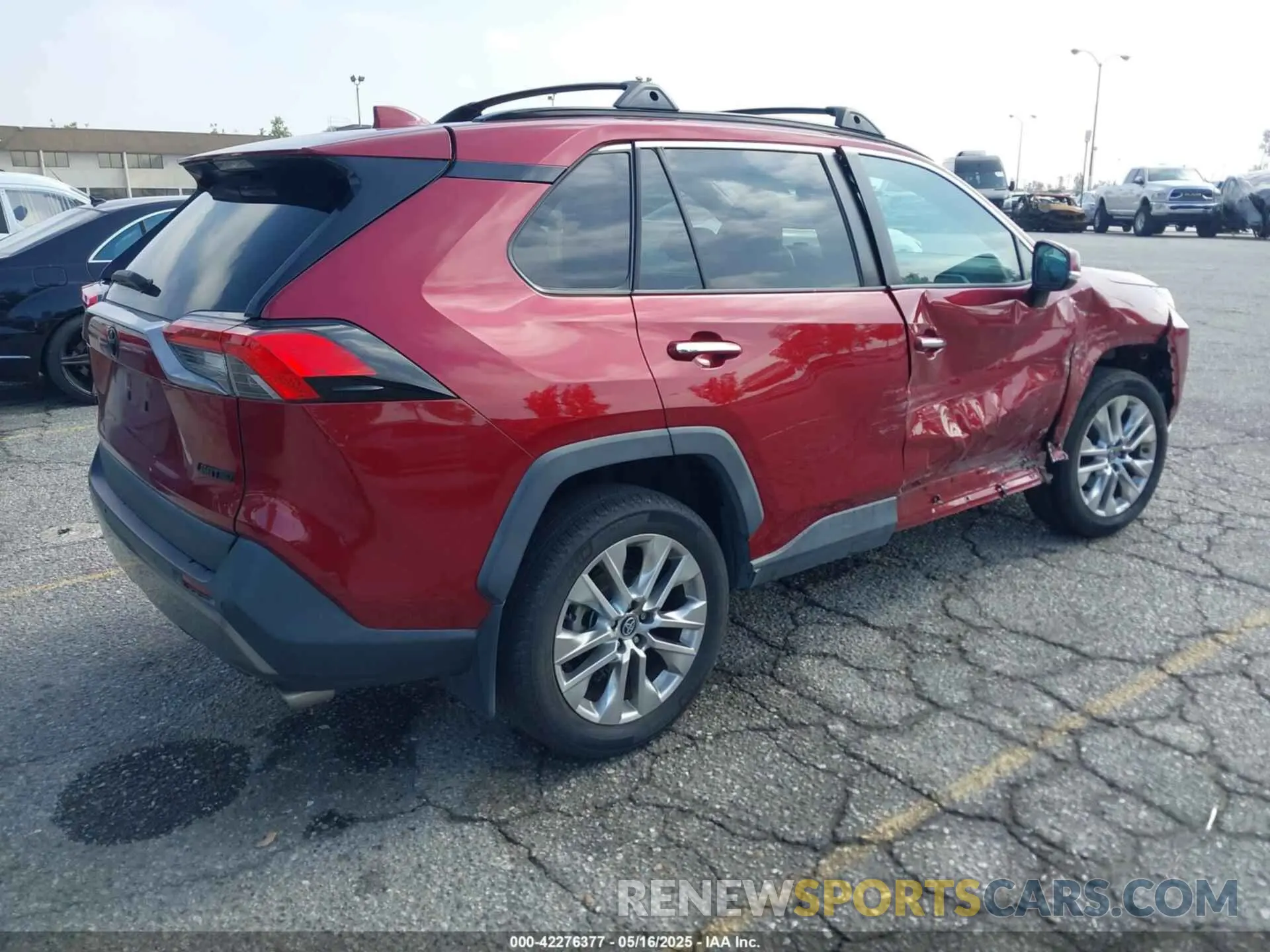 4 Photograph of a damaged car 2T3Y1RFV1KC019924 TOYOTA RAV4 2019
