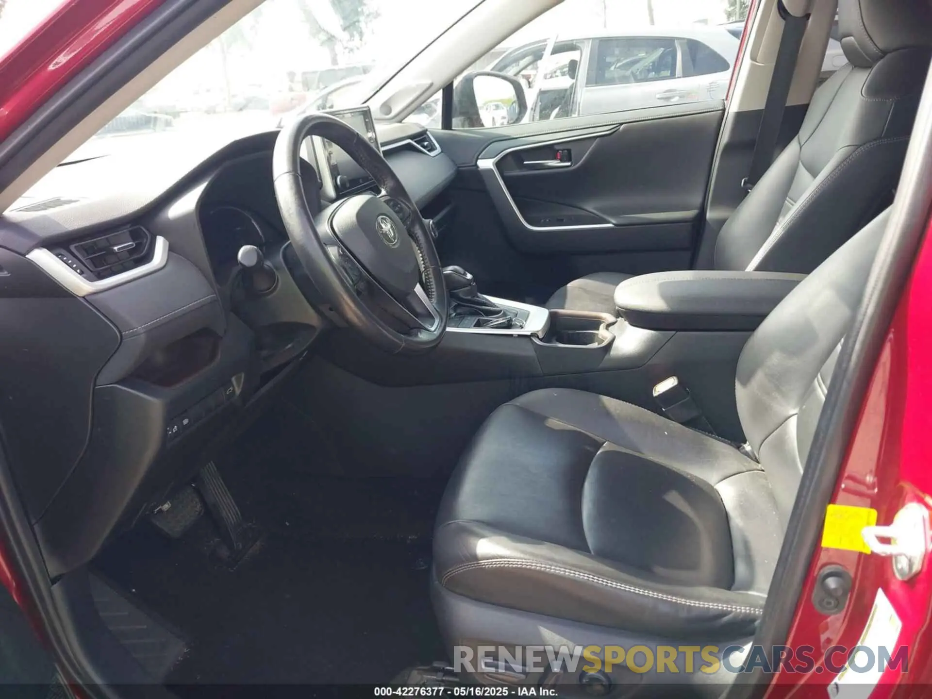 5 Photograph of a damaged car 2T3Y1RFV1KC019924 TOYOTA RAV4 2019