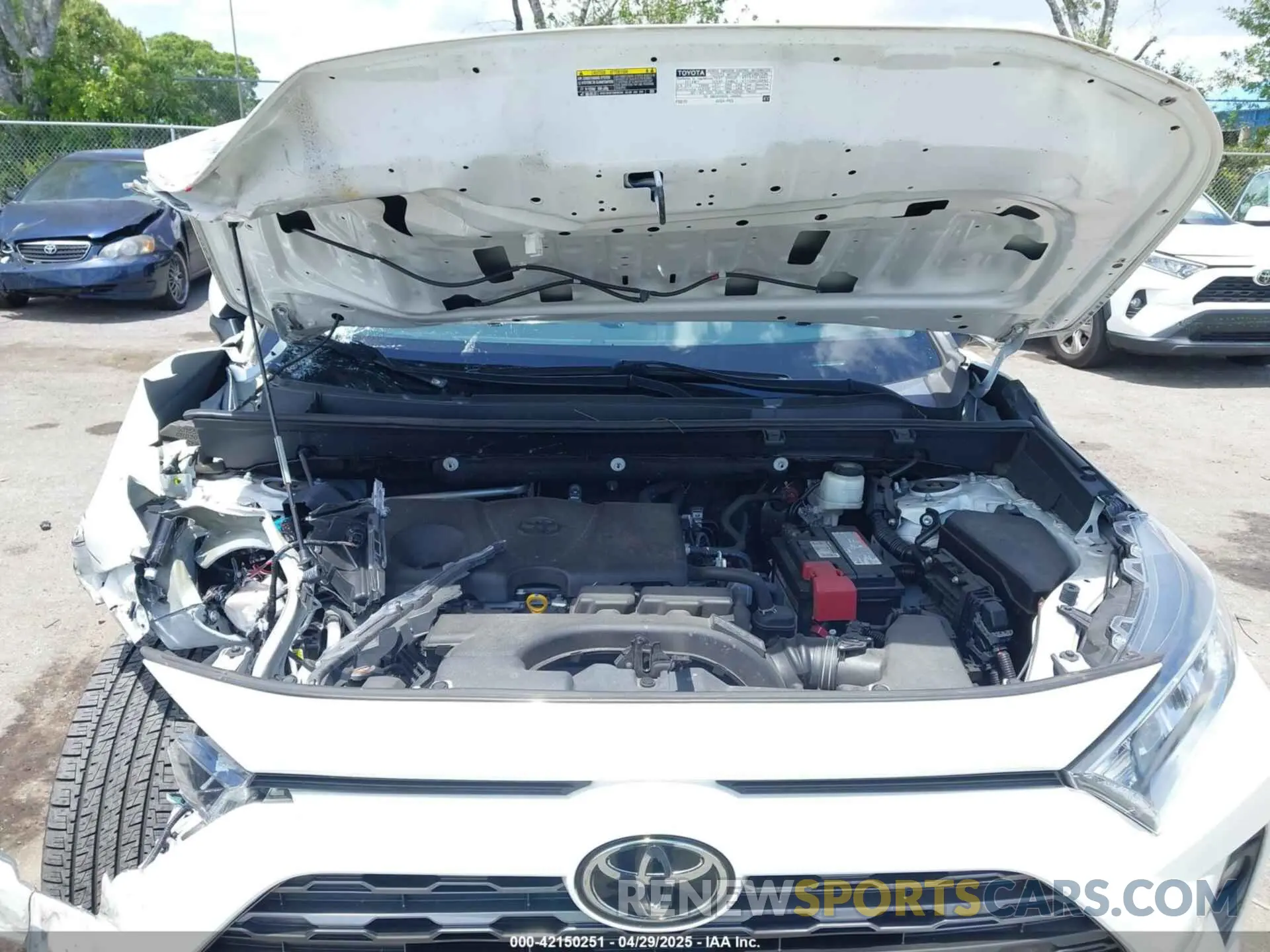 10 Photograph of a damaged car 2T3Y1RFV1KW042327 TOYOTA RAV4 2019