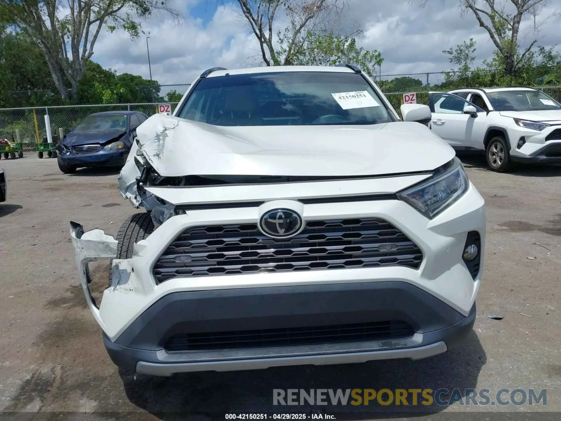 13 Photograph of a damaged car 2T3Y1RFV1KW042327 TOYOTA RAV4 2019