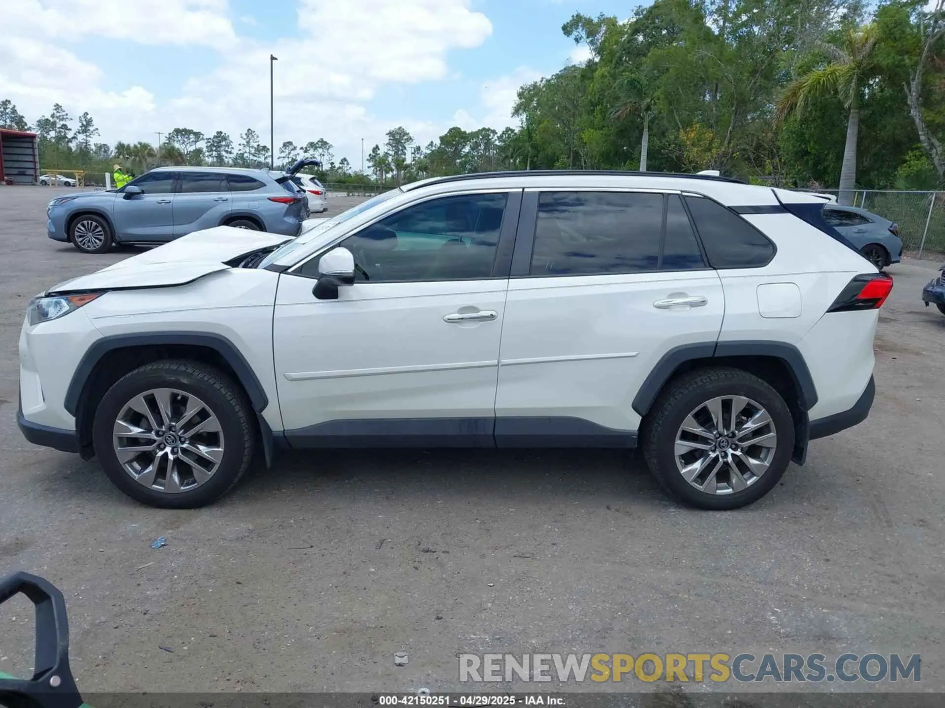 15 Photograph of a damaged car 2T3Y1RFV1KW042327 TOYOTA RAV4 2019