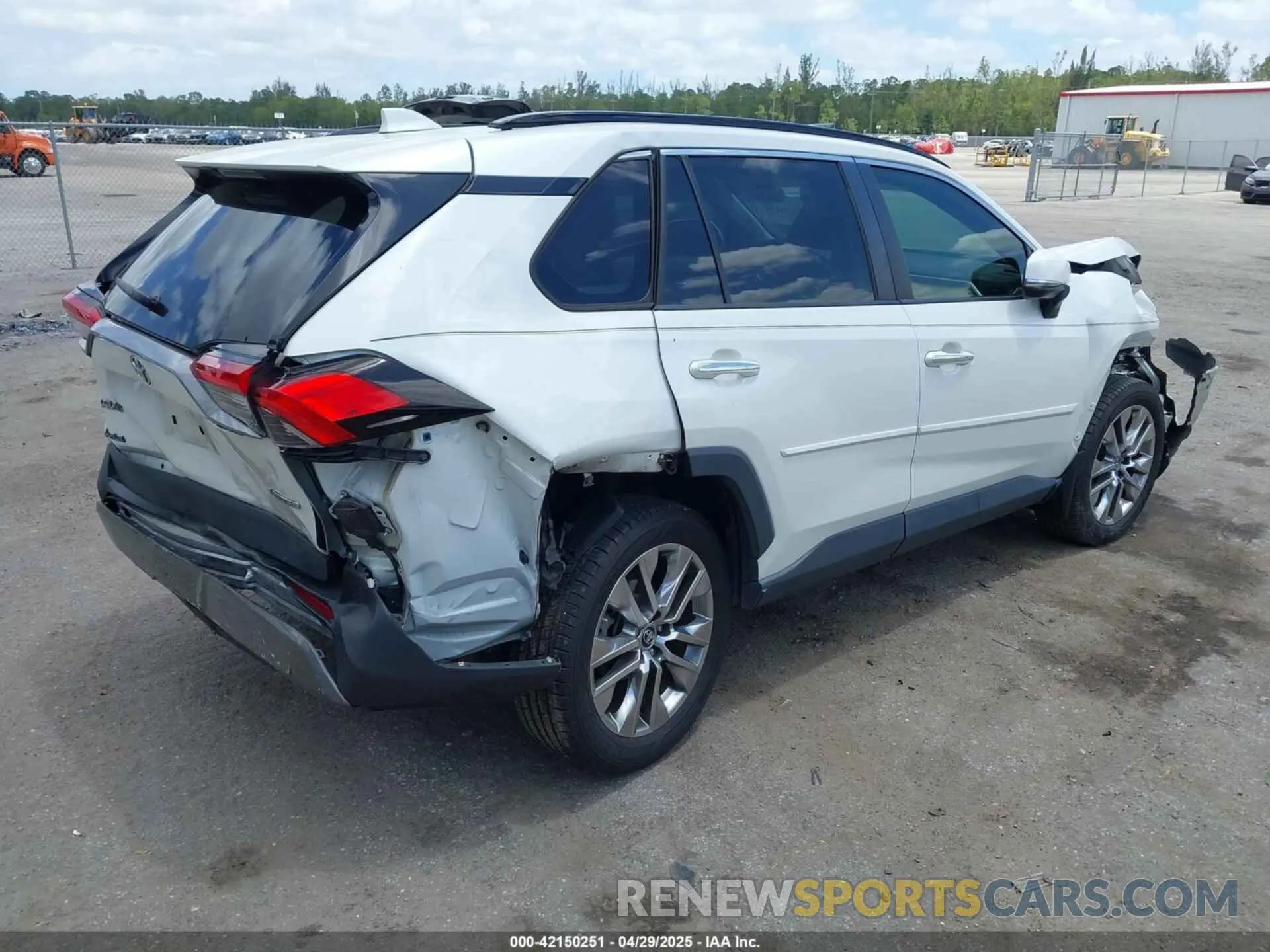 4 Photograph of a damaged car 2T3Y1RFV1KW042327 TOYOTA RAV4 2019