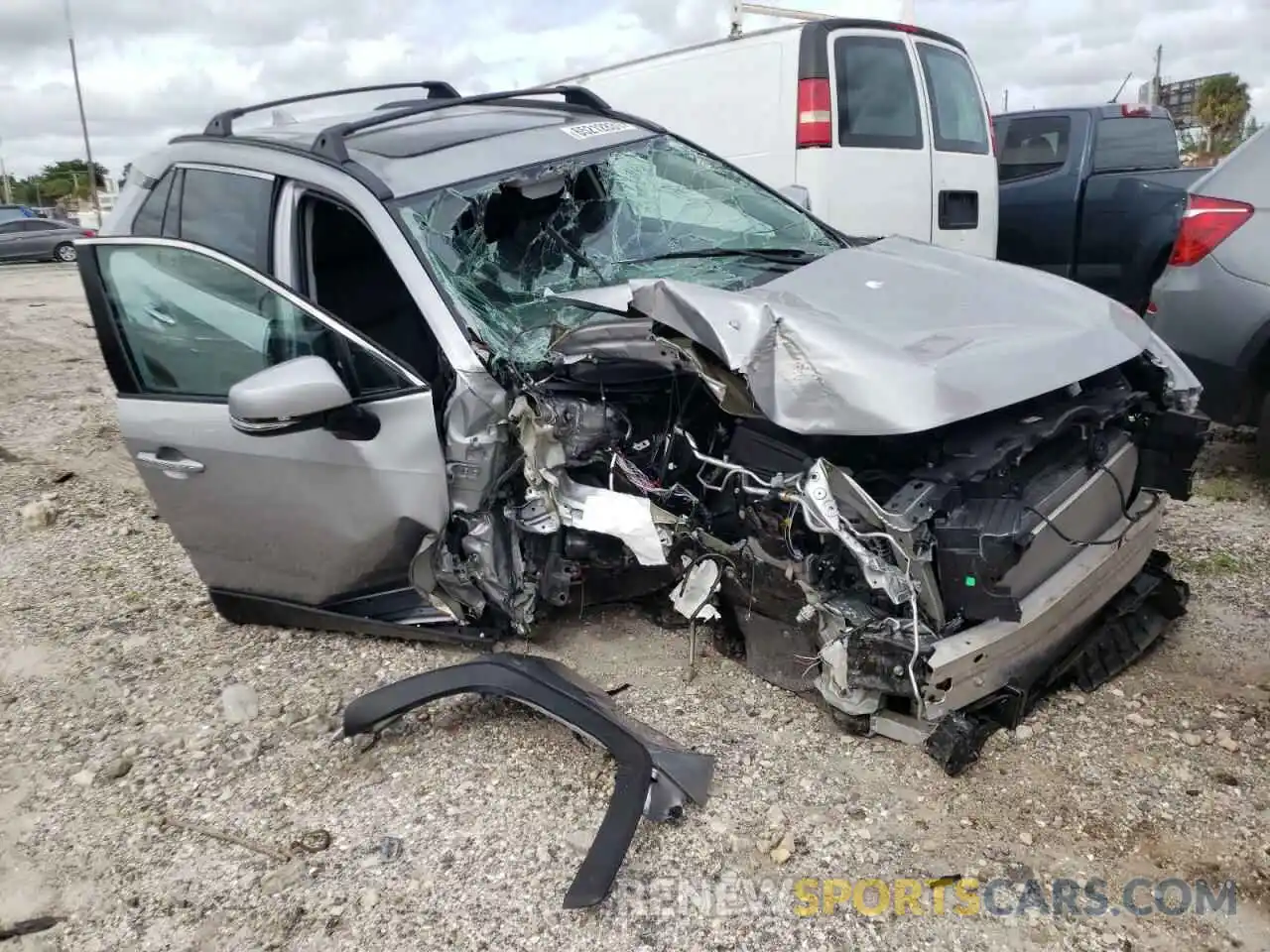 1 Photograph of a damaged car 2T3Y1RFV2KW020403 TOYOTA RAV4 2019