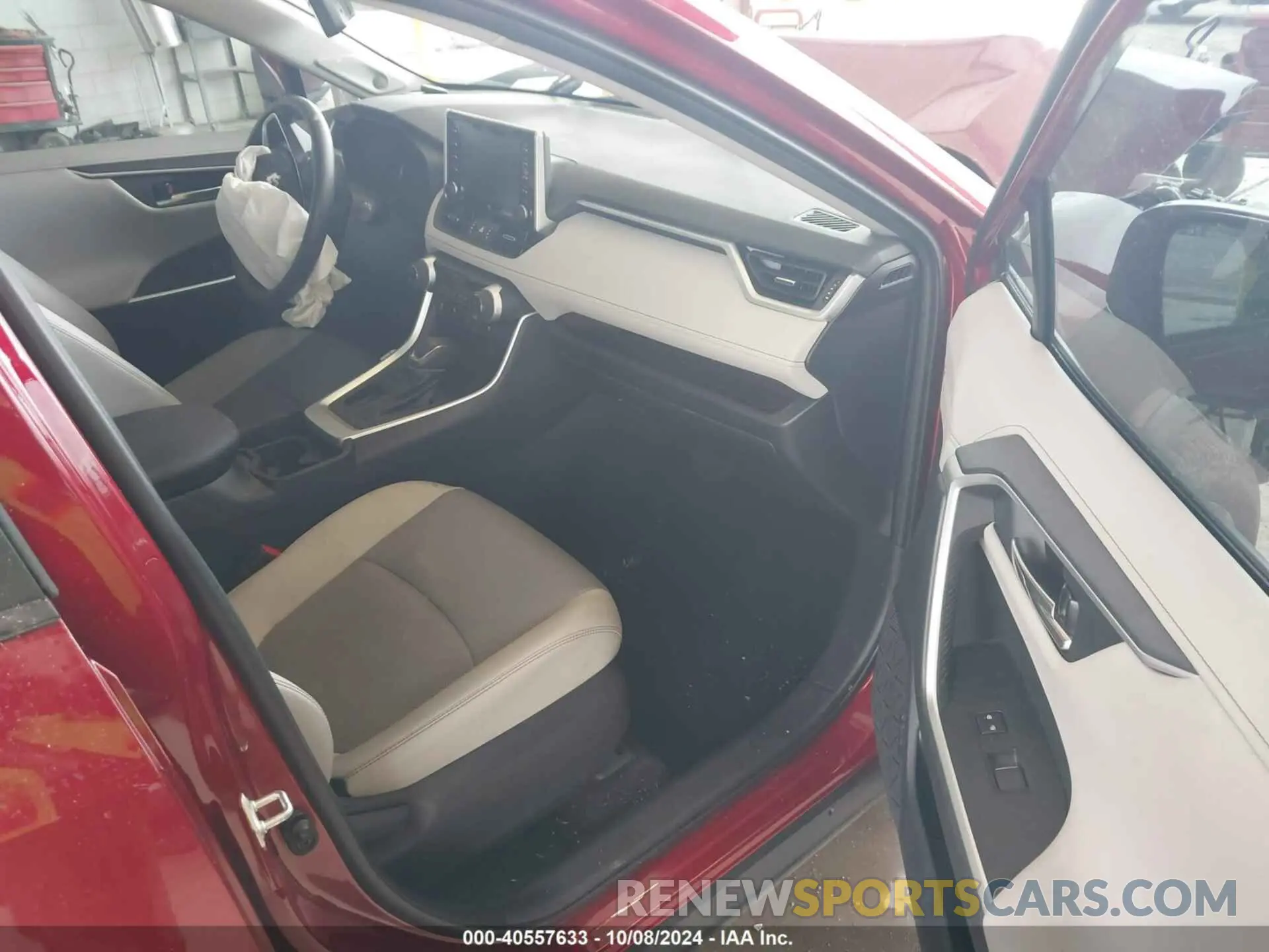4 Photograph of a damaged car 2T3Y1RFV5KC018310 TOYOTA RAV4 2019
