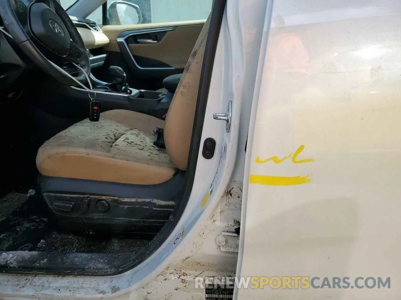13 Photograph of a damaged car 2T3Y1RFV5KW013574 TOYOTA RAV4 2019