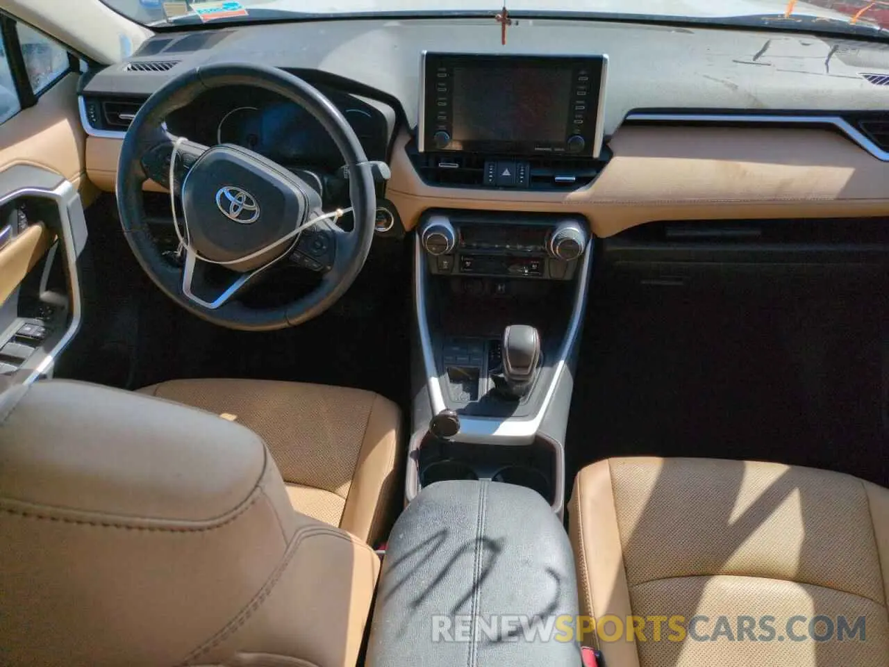 8 Photograph of a damaged car 2T3Y1RFV5KW013574 TOYOTA RAV4 2019