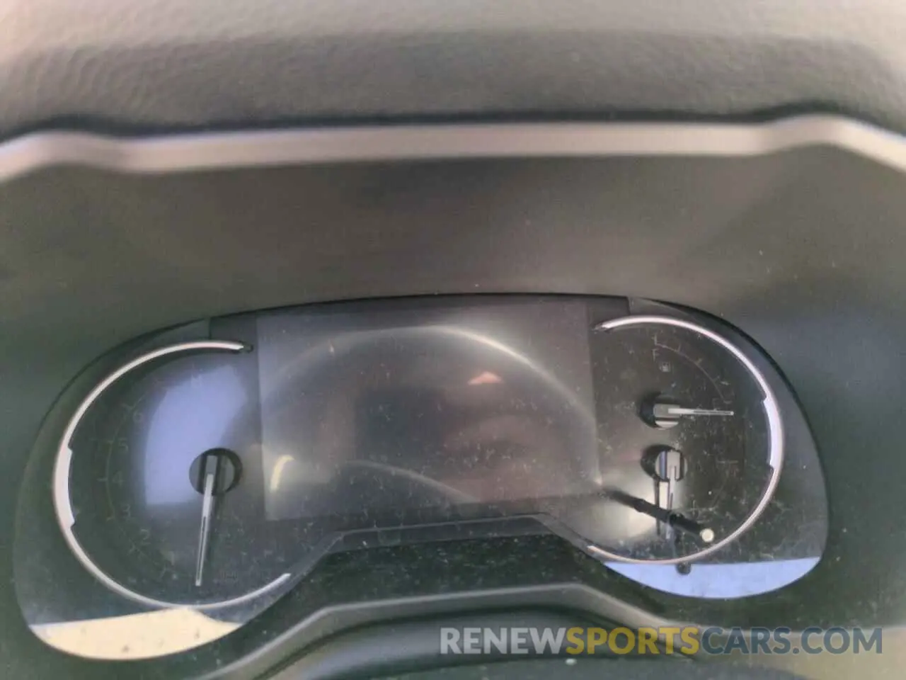 9 Photograph of a damaged car 2T3Y1RFV5KW013574 TOYOTA RAV4 2019
