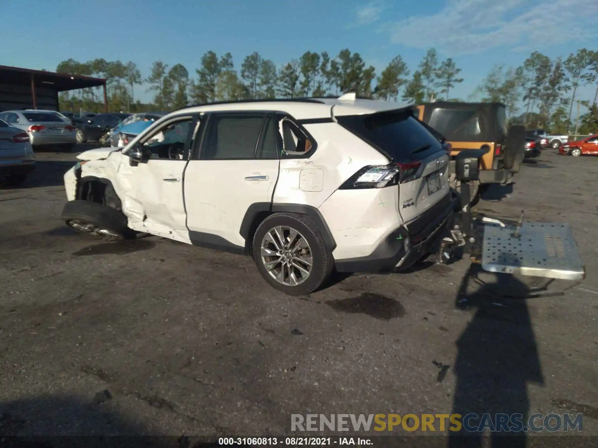 3 Photograph of a damaged car 2T3Y1RFV5KW028334 TOYOTA RAV4 2019