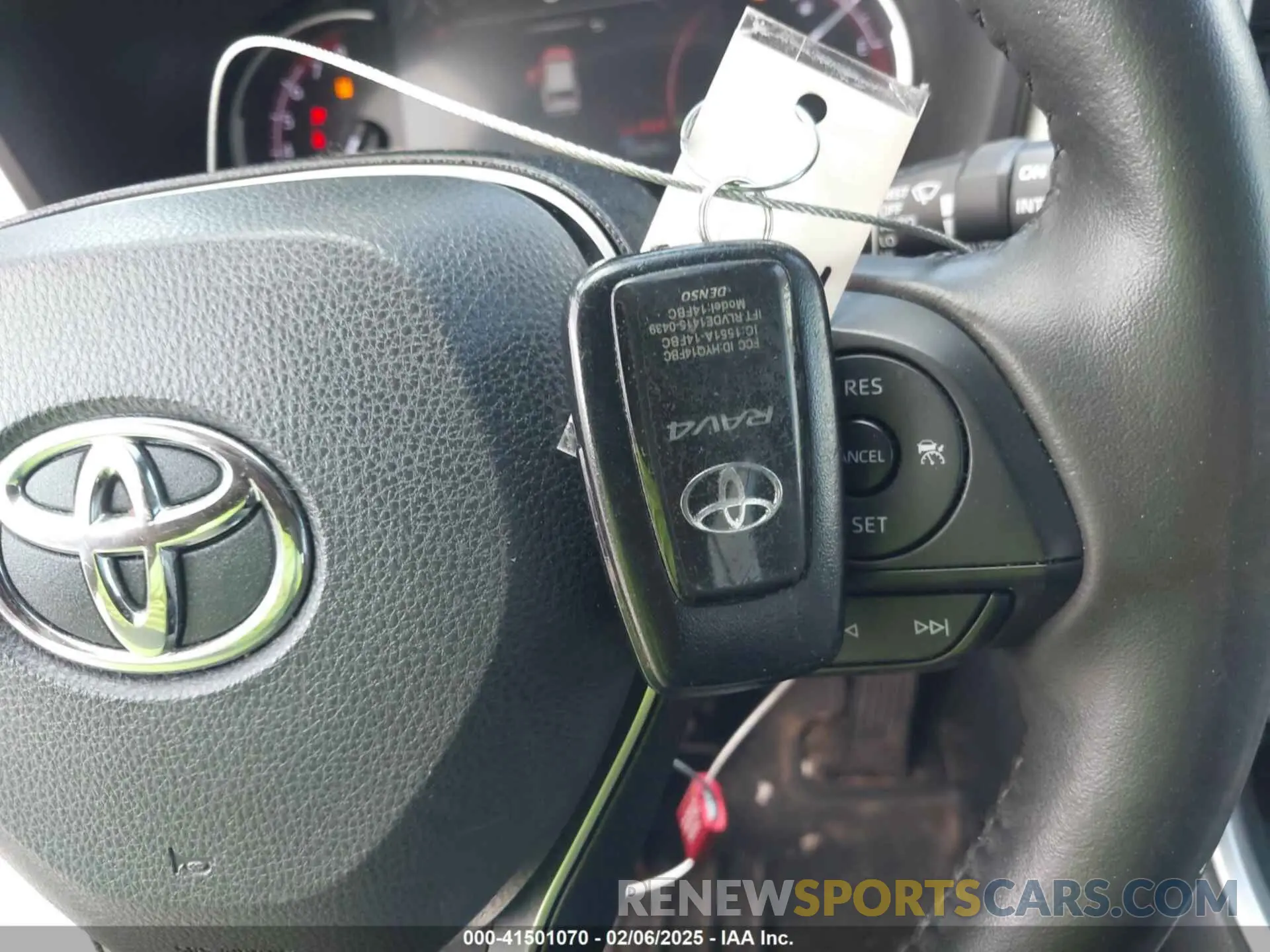 11 Photograph of a damaged car 2T3Y1RFV5KW031847 TOYOTA RAV4 2019