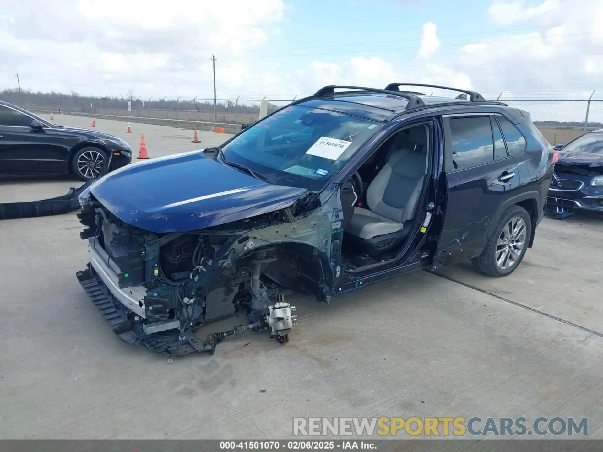 2 Photograph of a damaged car 2T3Y1RFV5KW031847 TOYOTA RAV4 2019