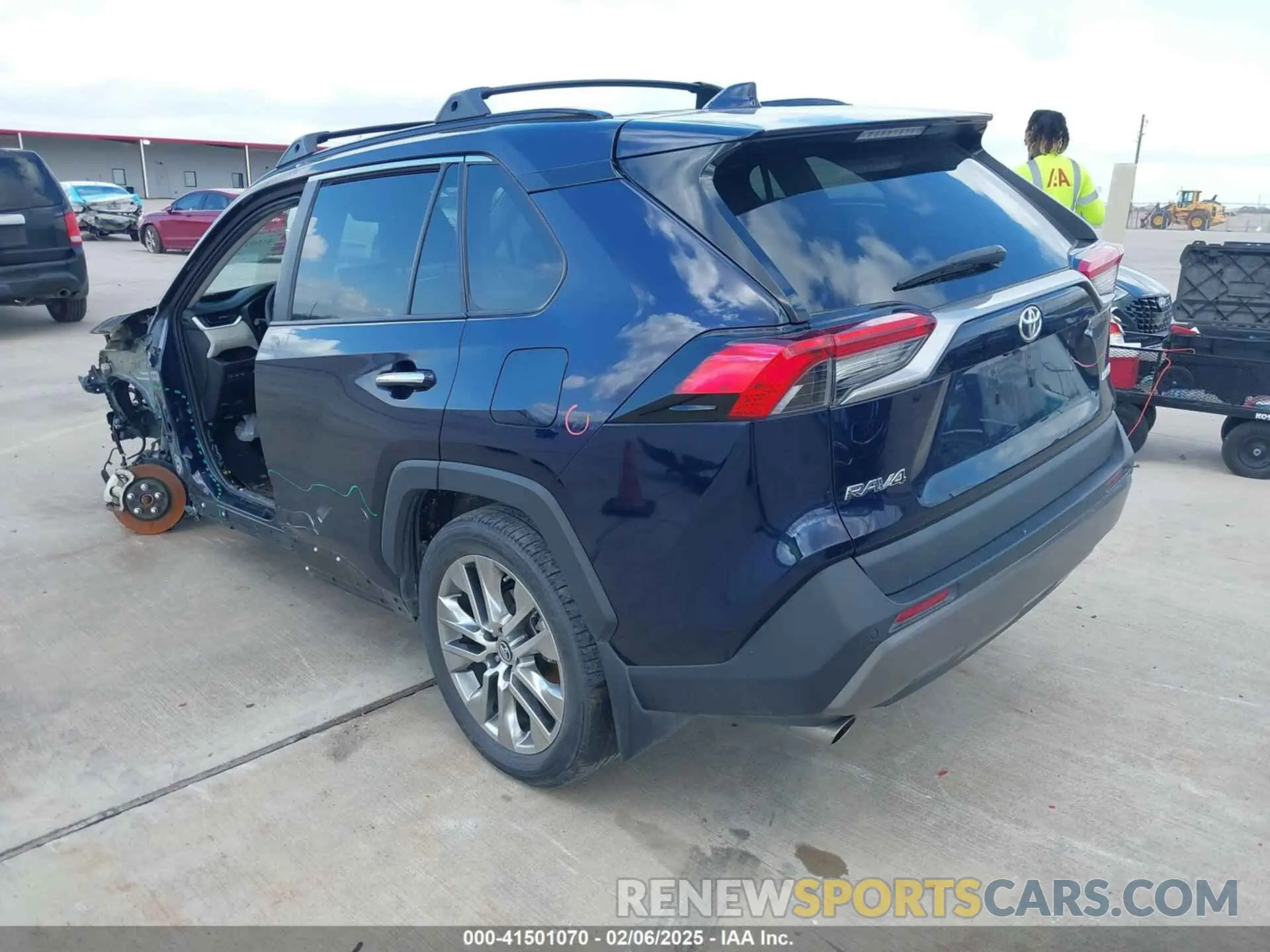 3 Photograph of a damaged car 2T3Y1RFV5KW031847 TOYOTA RAV4 2019