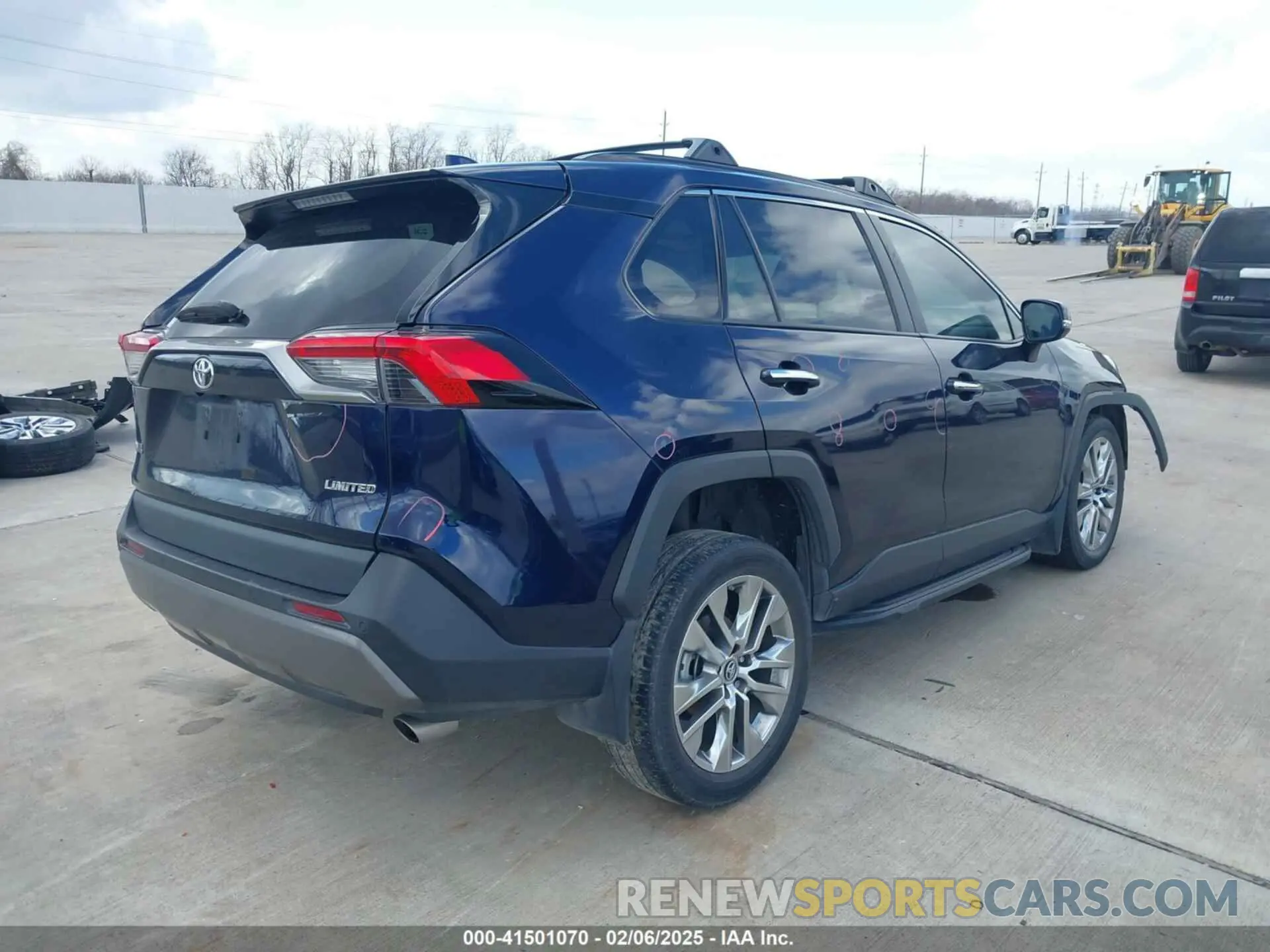 4 Photograph of a damaged car 2T3Y1RFV5KW031847 TOYOTA RAV4 2019