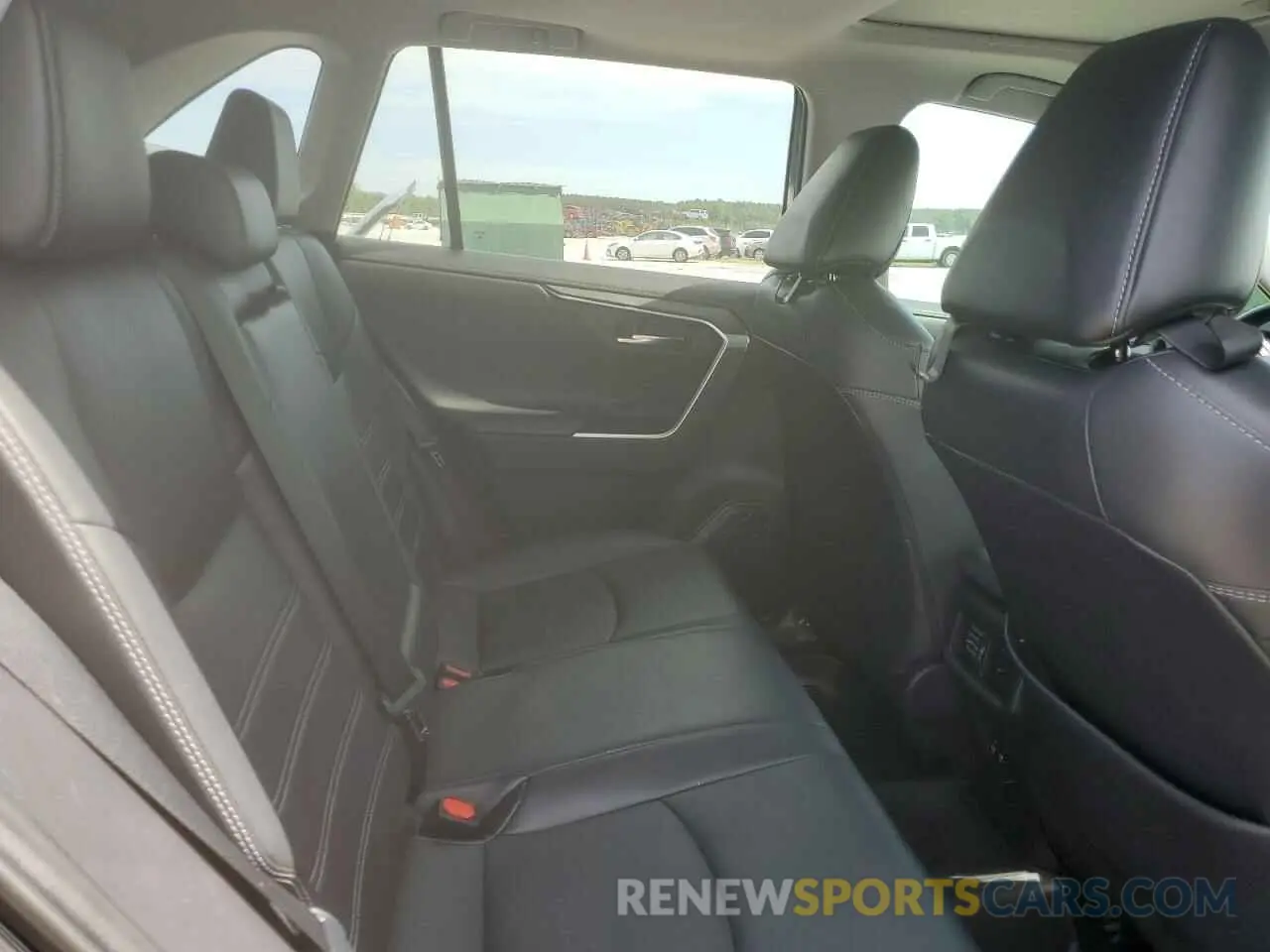 10 Photograph of a damaged car 2T3Y1RFV6KC031082 TOYOTA RAV4 2019