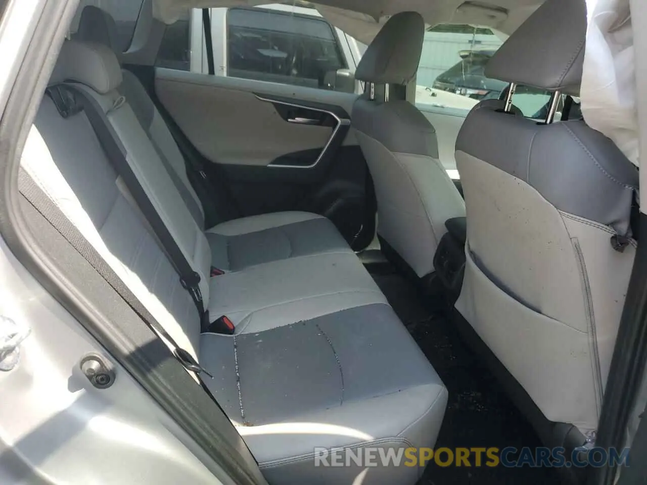 11 Photograph of a damaged car 2T3Y1RFV6KW023501 TOYOTA RAV4 2019