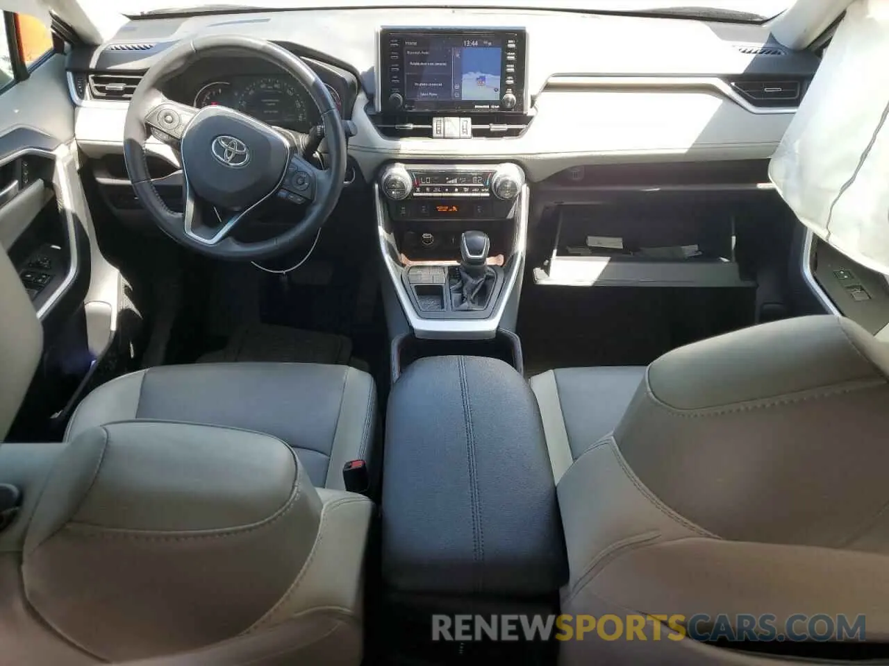 8 Photograph of a damaged car 2T3Y1RFV6KW023501 TOYOTA RAV4 2019
