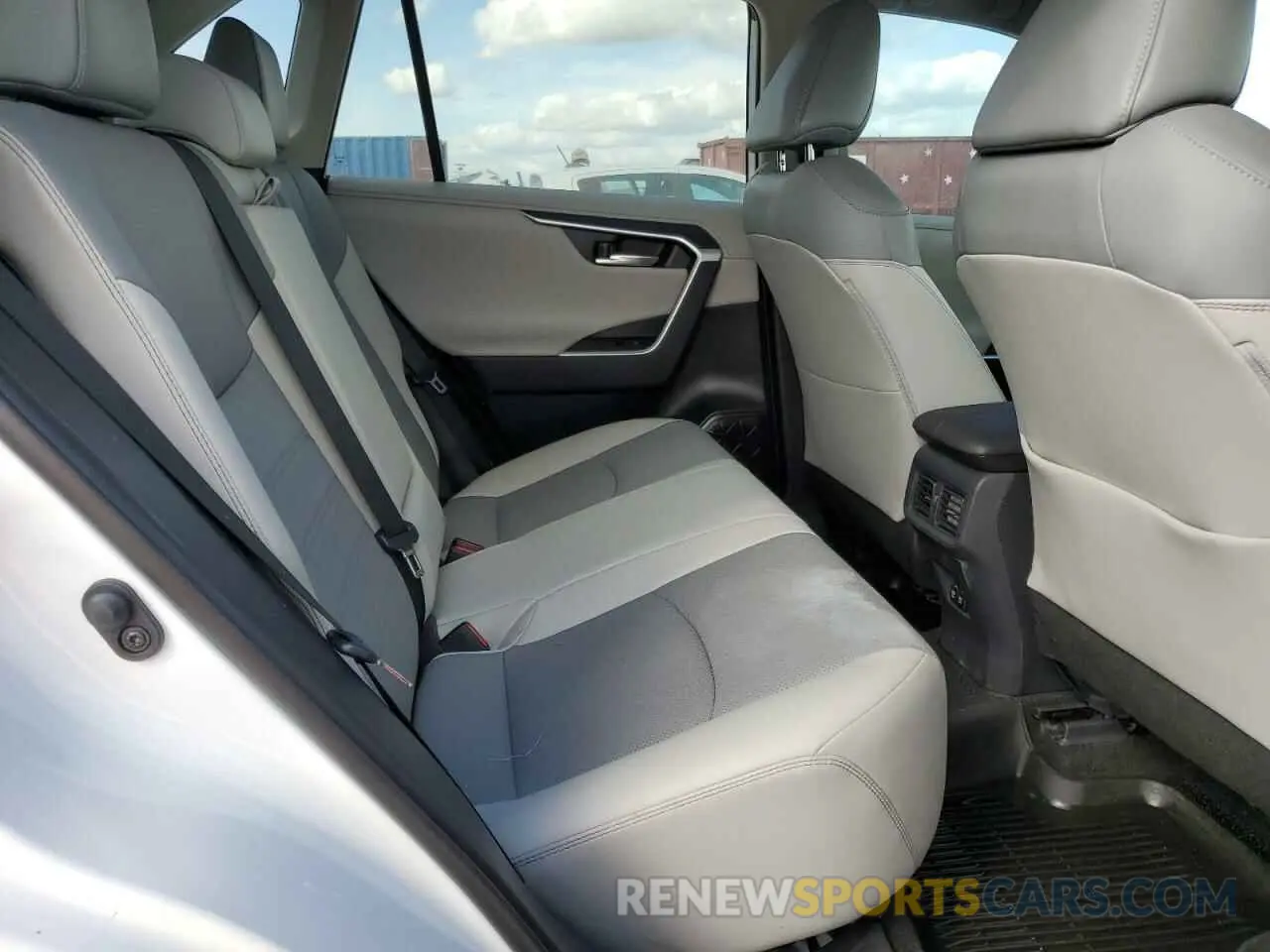 11 Photograph of a damaged car 2T3Y1RFV6KW027208 TOYOTA RAV4 2019