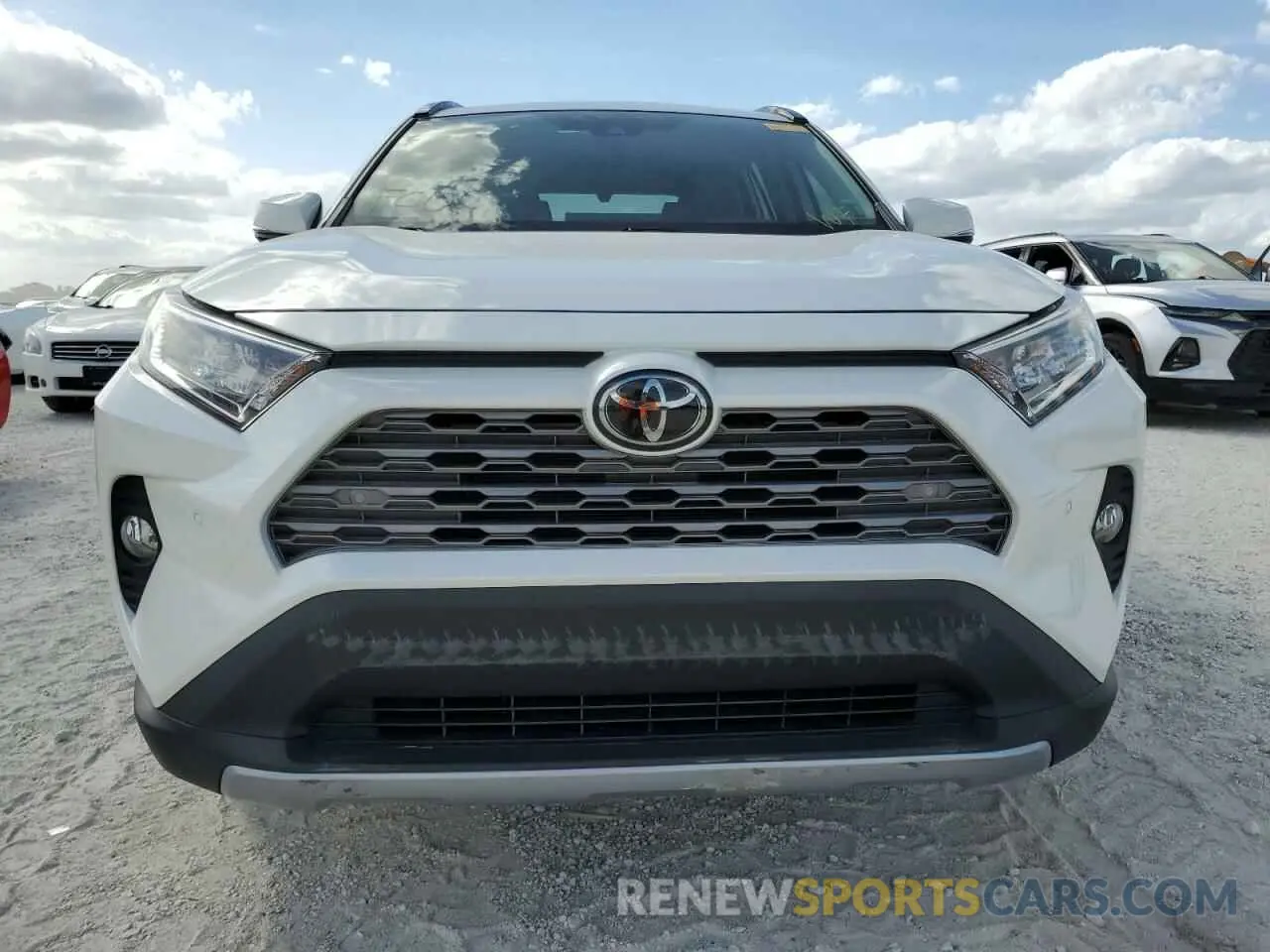 5 Photograph of a damaged car 2T3Y1RFV6KW027208 TOYOTA RAV4 2019