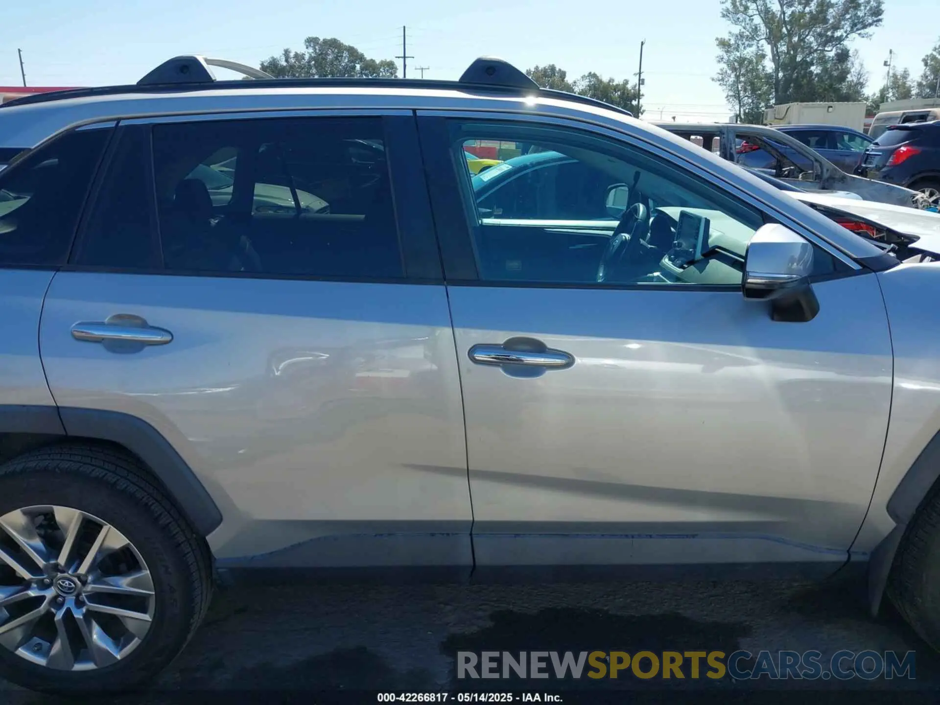 14 Photograph of a damaged car 2T3Y1RFV6KW030416 TOYOTA RAV4 2019