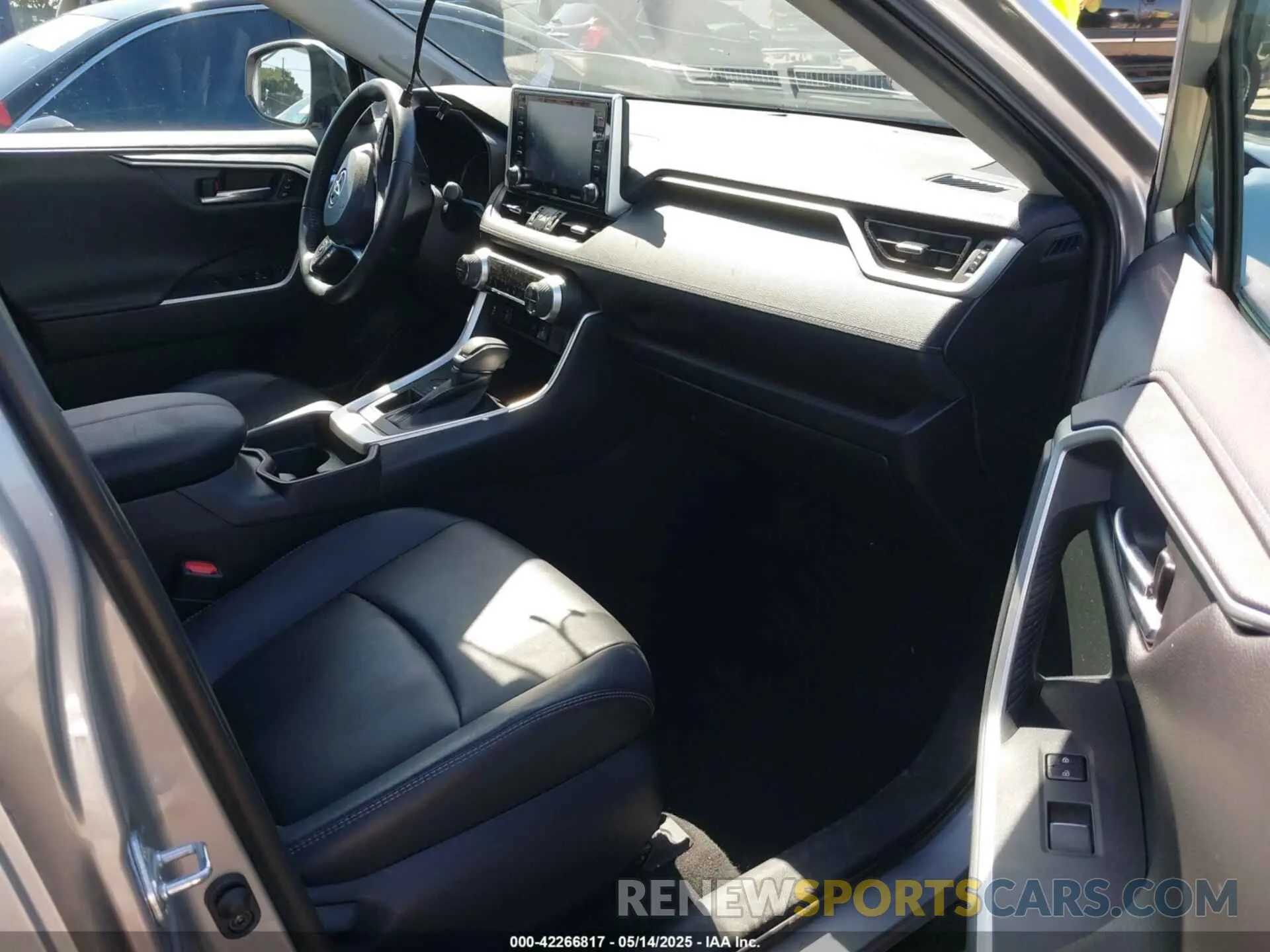 5 Photograph of a damaged car 2T3Y1RFV6KW030416 TOYOTA RAV4 2019