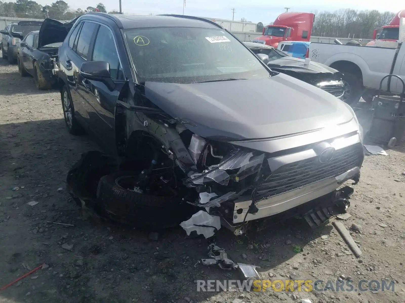 1 Photograph of a damaged car 2T3Y1RFV6KW033980 TOYOTA RAV4 2019